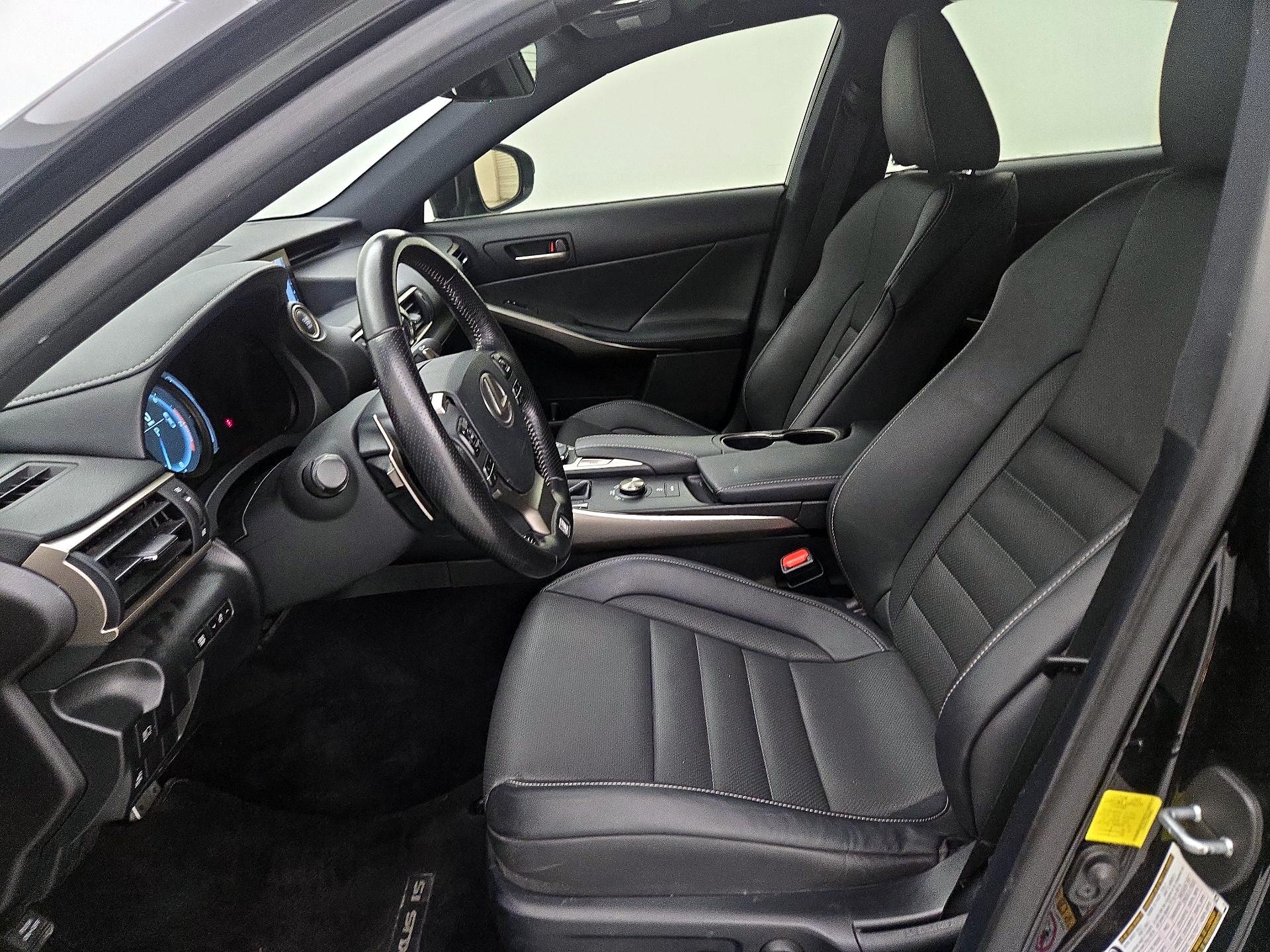 Thumbnail: 2017 Lexus IS - 11