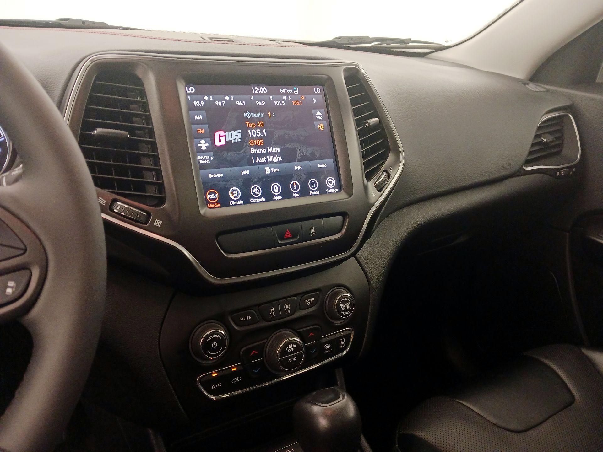 Thumbnail: 2022 Jeep Cherokee - 16