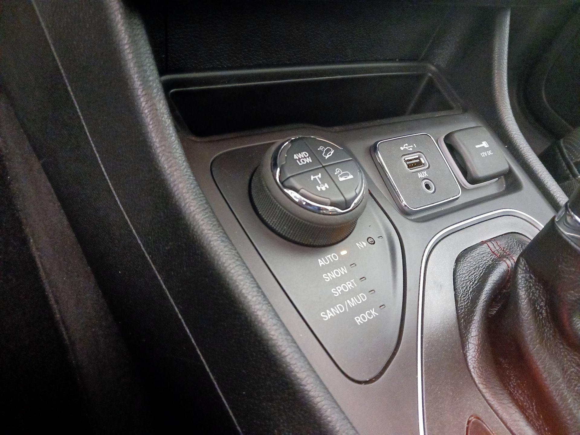 Thumbnail: 2022 Jeep Cherokee - 19