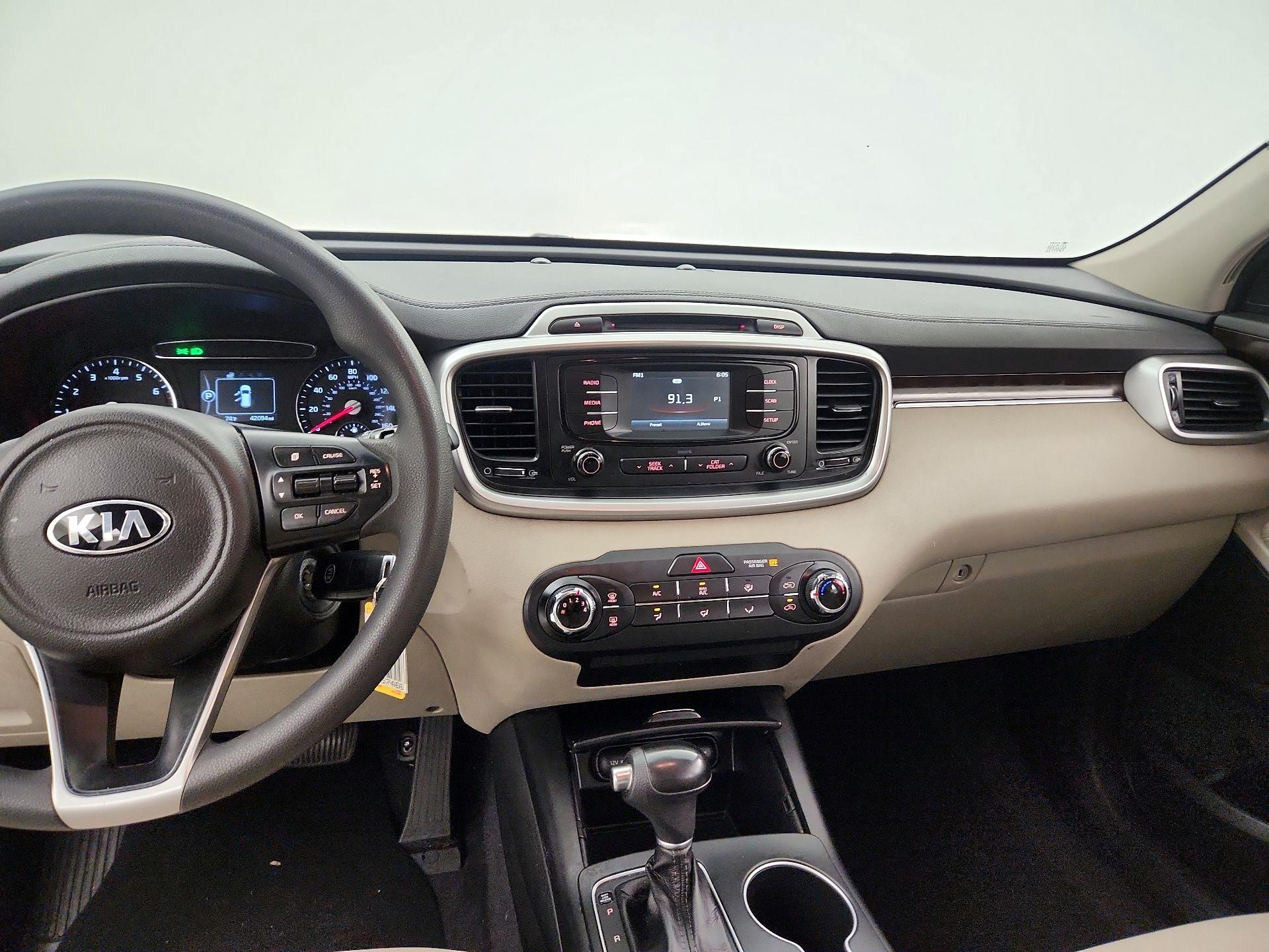 Thumbnail: 2017 Kia Sorento - 9