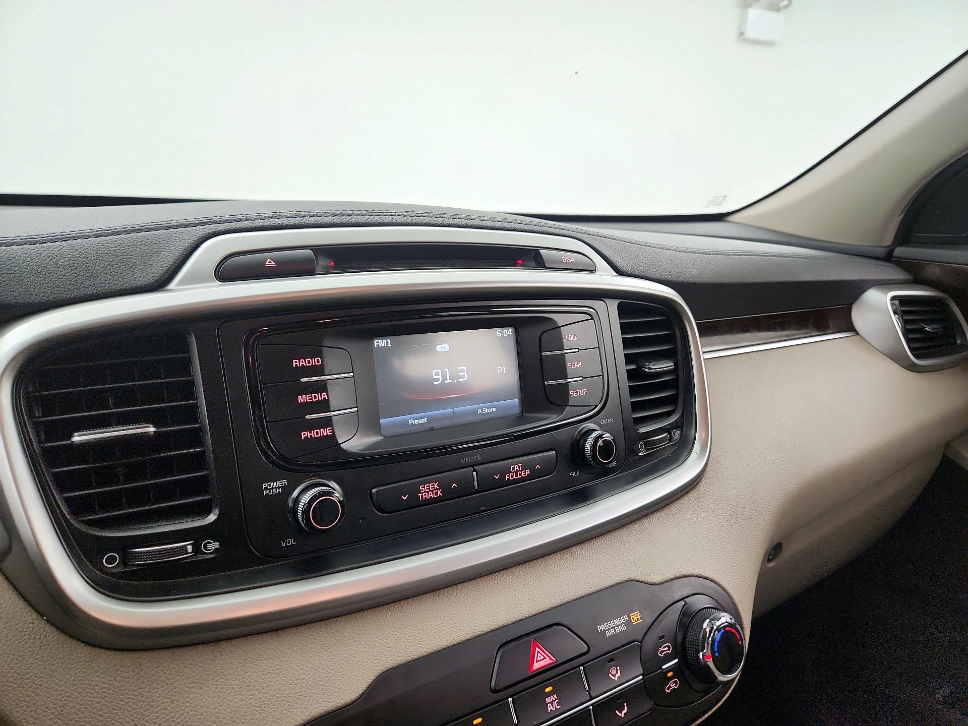 Thumbnail: 2017 Kia Sorento - 15