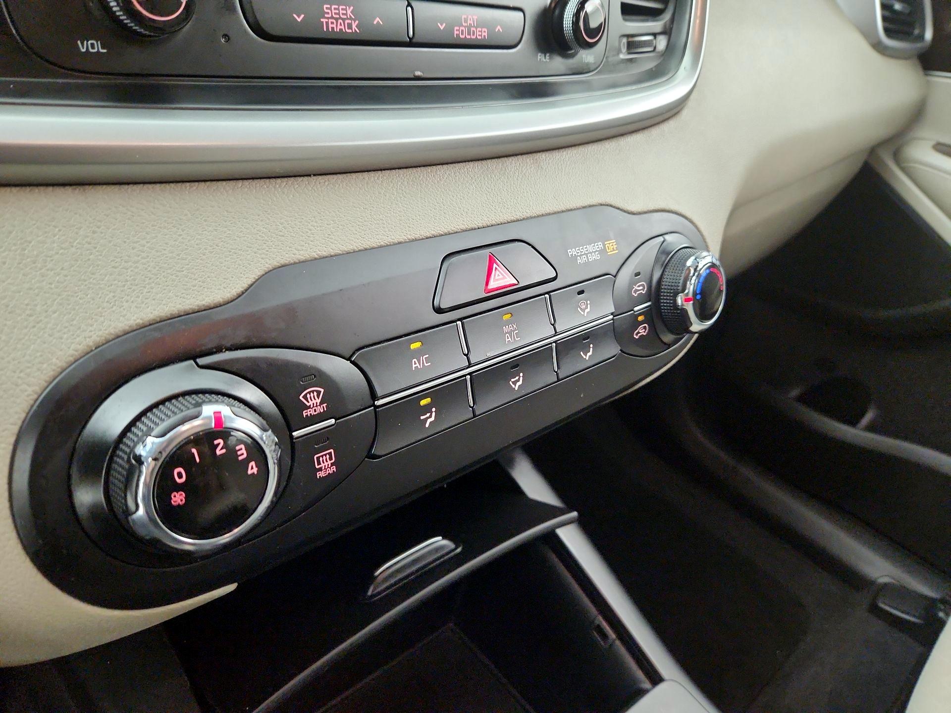 Thumbnail: 2017 Kia Sorento - 16