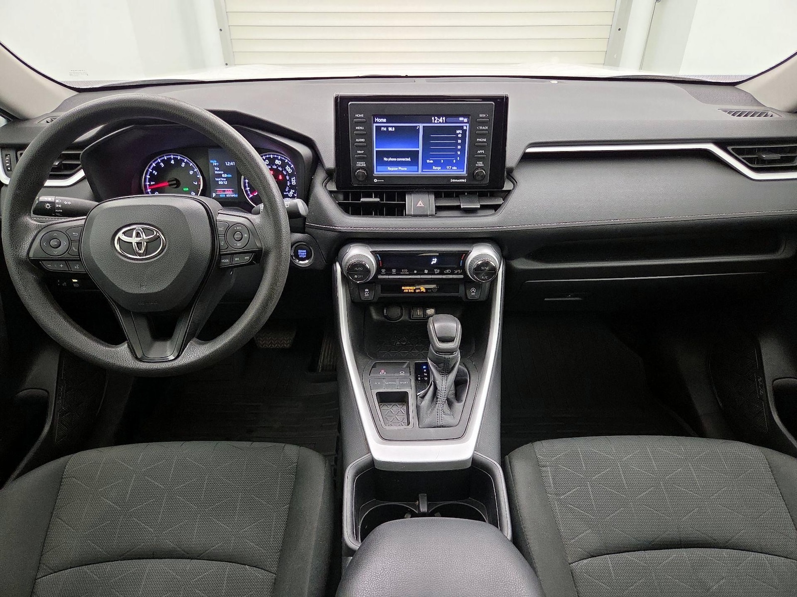 2022 Toyota RAV4 XLE - Photo 10