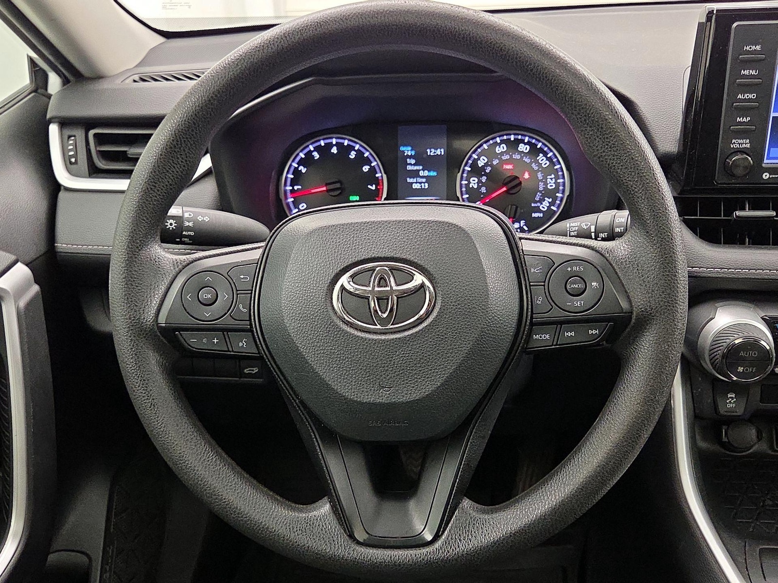 2022 Toyota RAV4 XLE - Photo 11