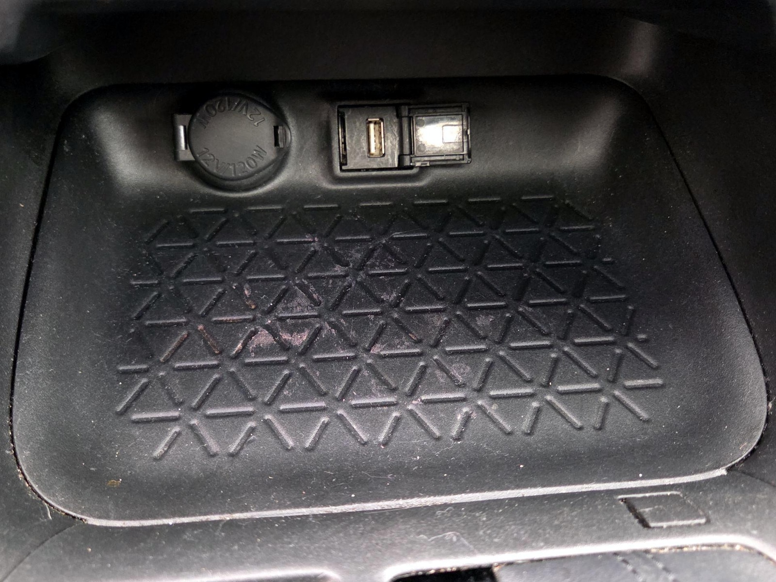 2022 Toyota RAV4 XLE - Photo 19