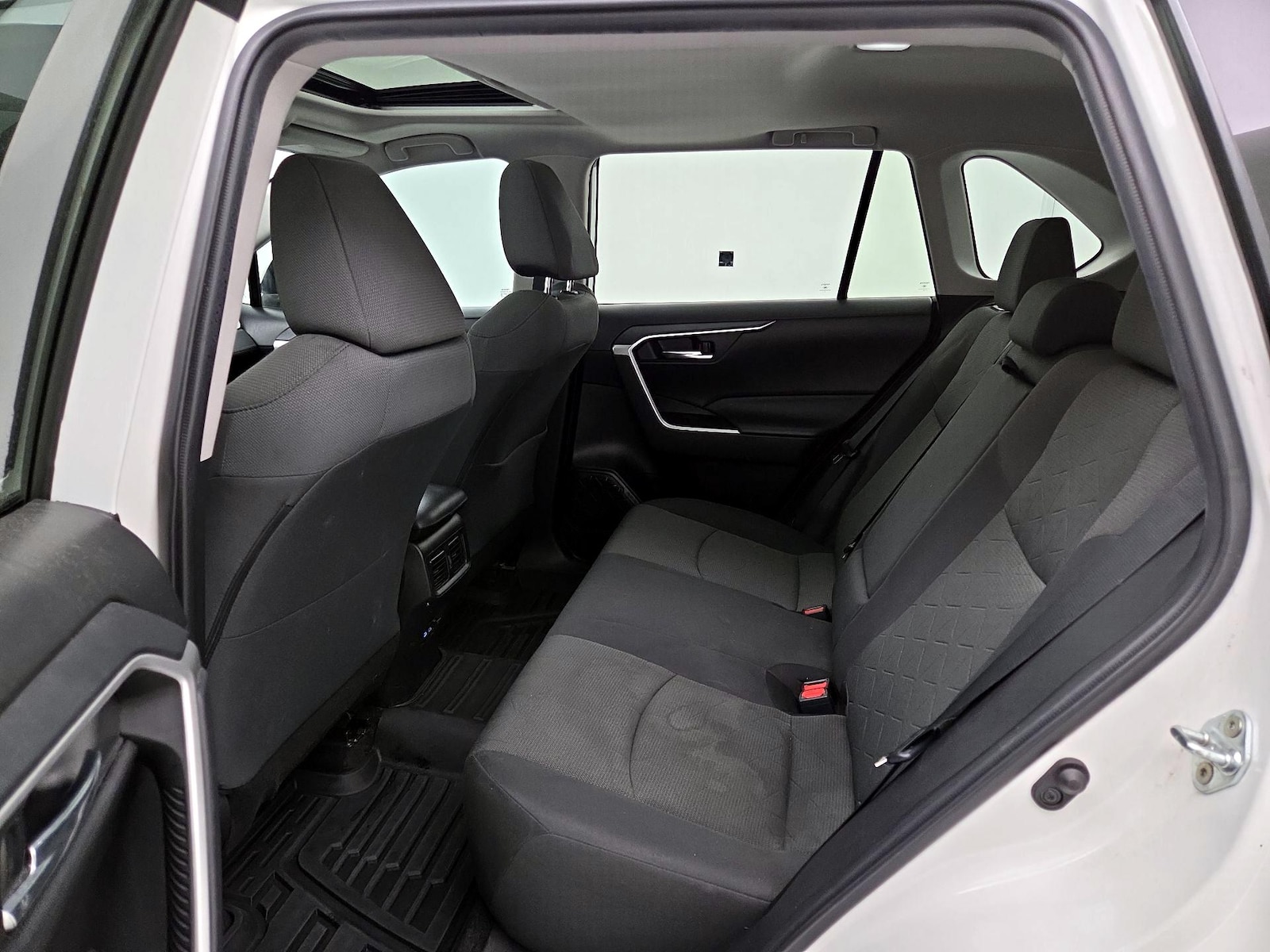 2022 Toyota RAV4 XLE - Photo 21