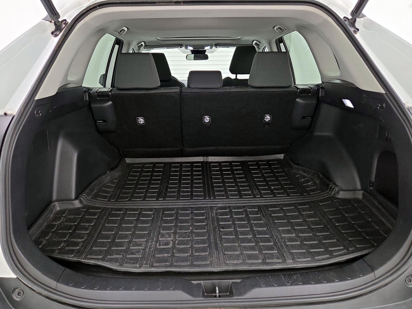 2022 Toyota RAV4 XLE - Photo 22