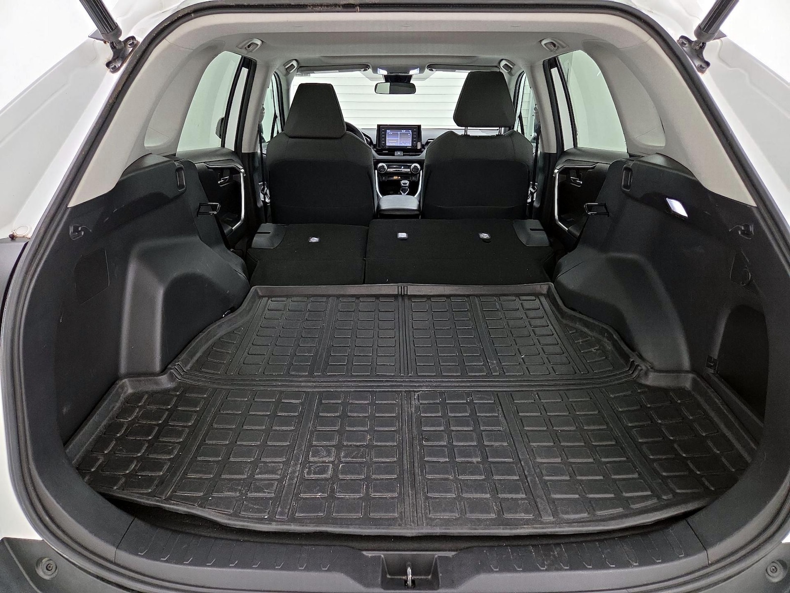 2022 Toyota RAV4 XLE - Photo 23