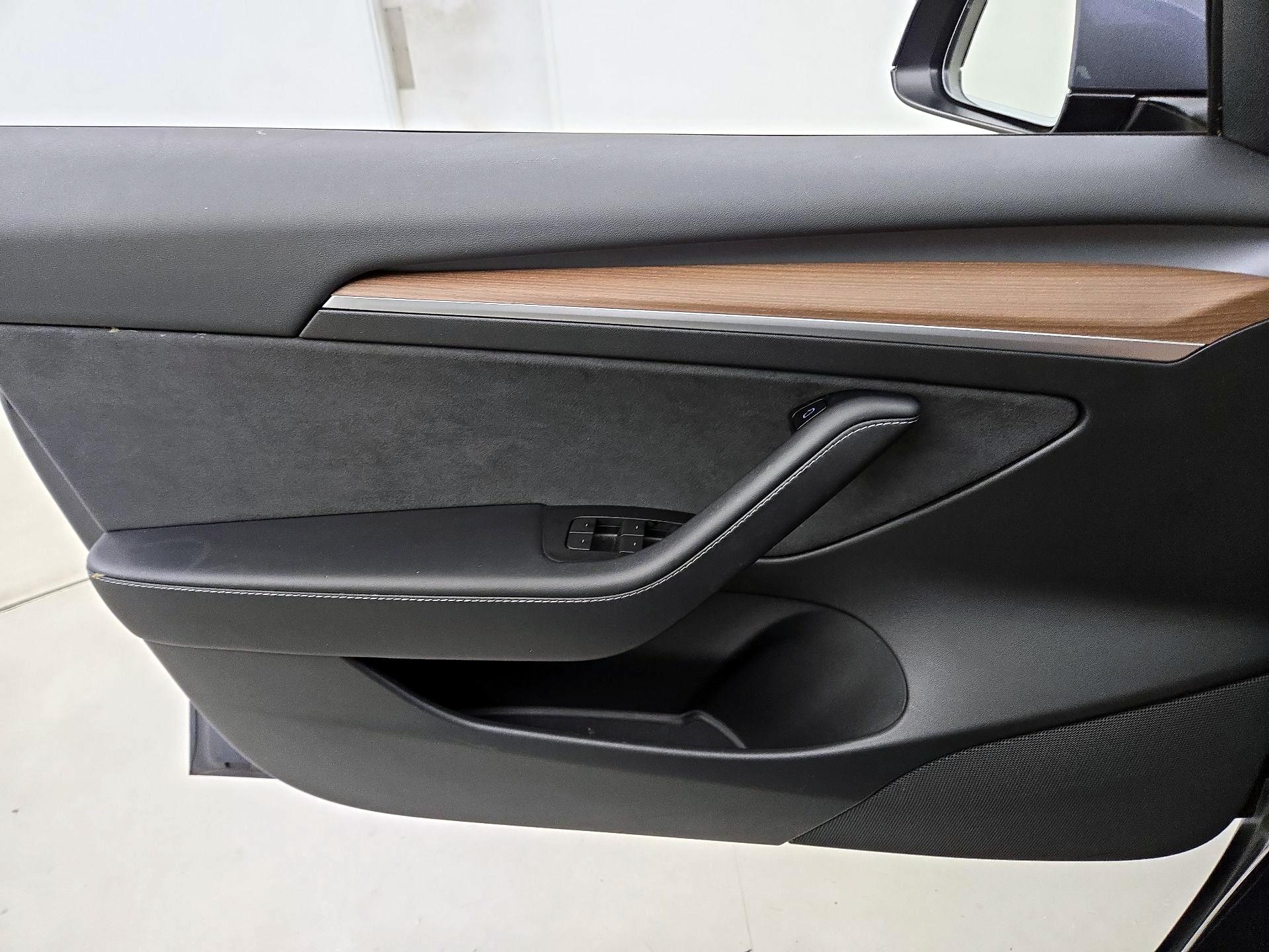 Thumbnail: 2023 Tesla Model 3 - 12