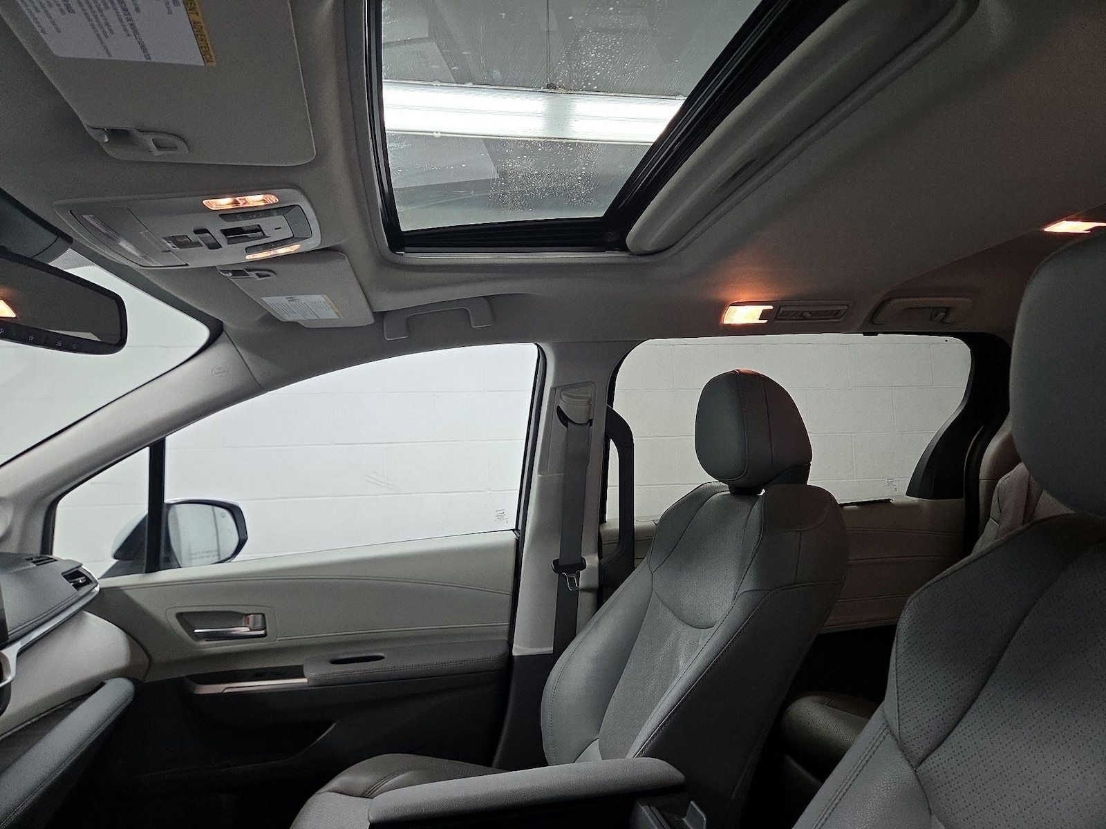 Sunroof(s) & Overhead Airbags