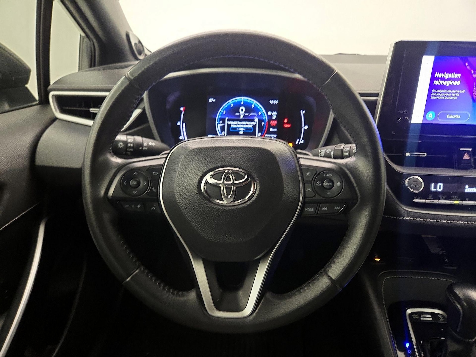 2024 Toyota Corolla Hatchback XSE - Photo 11