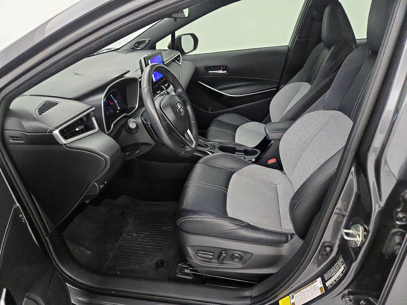 2024 Toyota Corolla Hatchback XSE - Photo 12