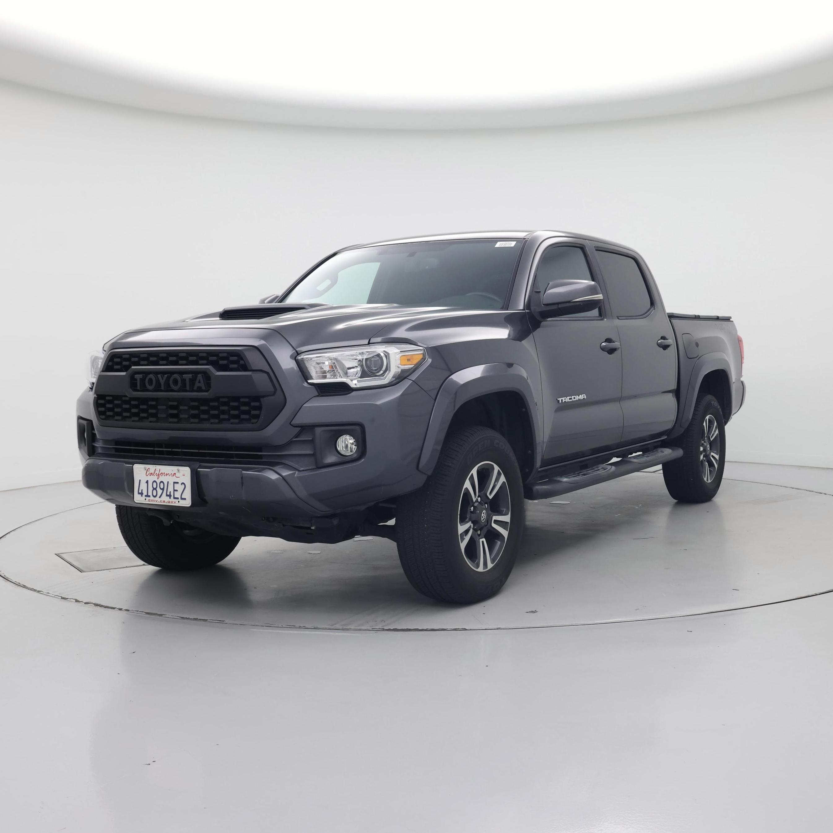 Thumbnail: 2017 Toyota Tacoma - 4