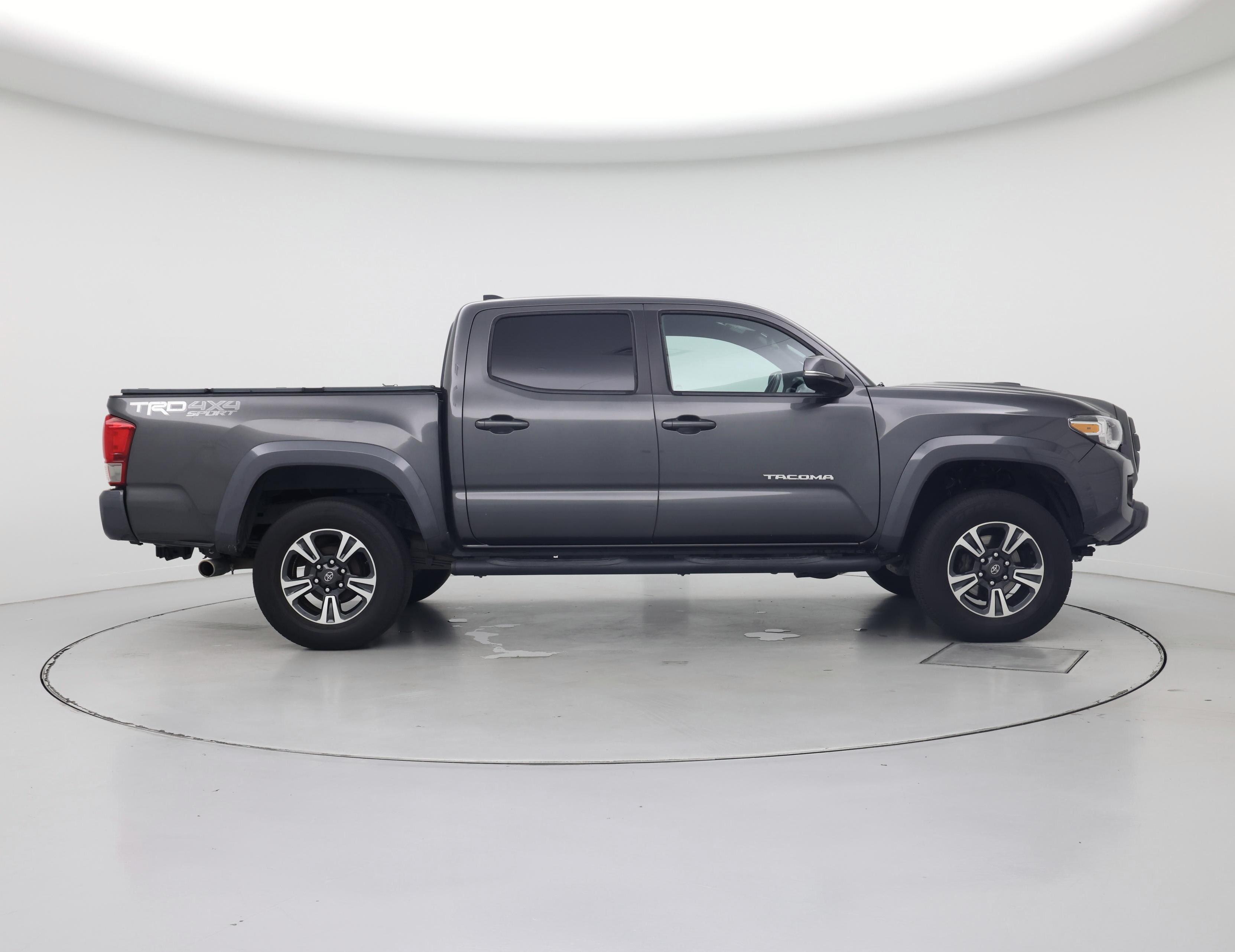Thumbnail: 2017 Toyota Tacoma - 7
