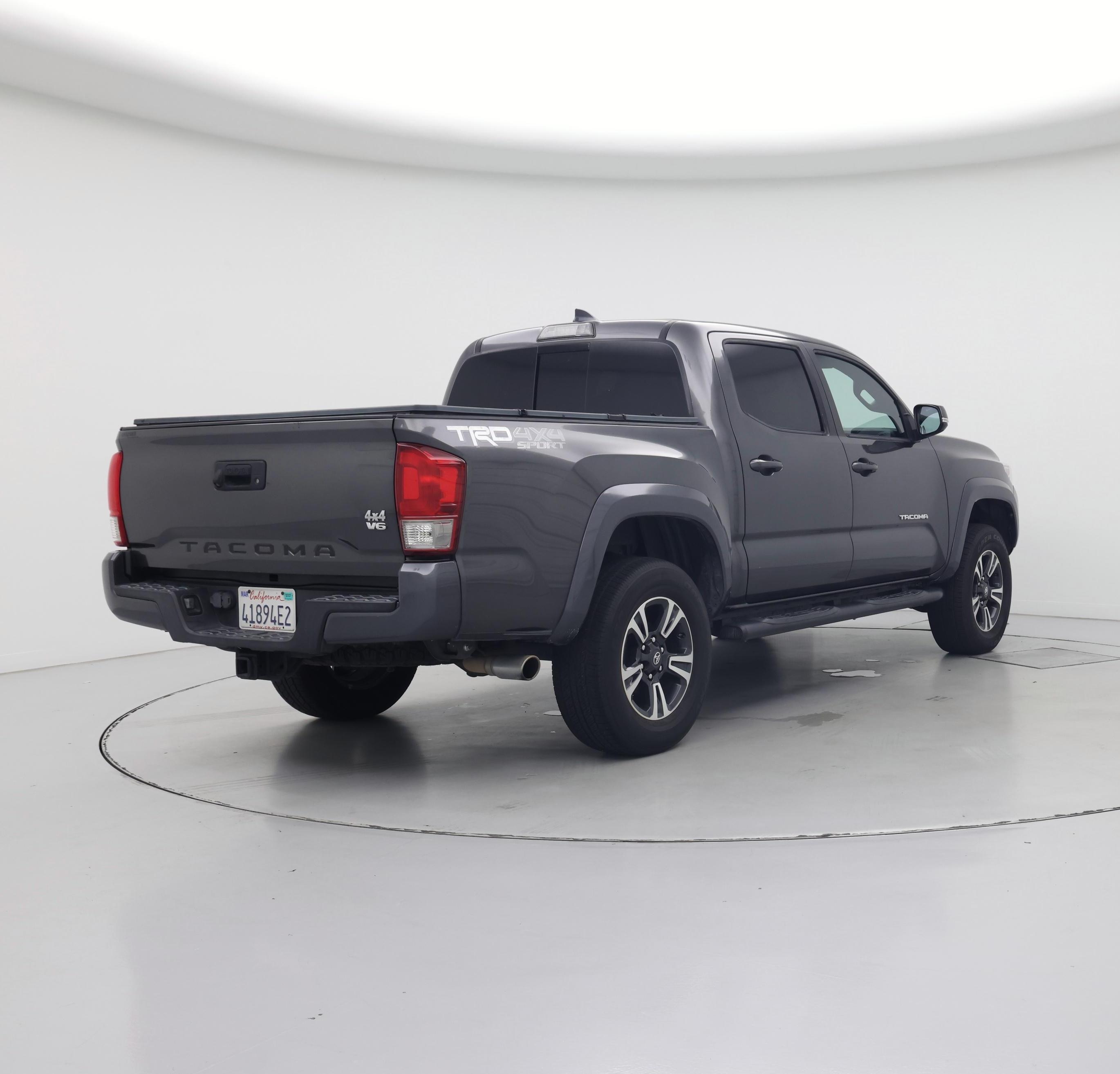 Thumbnail: 2017 Toyota Tacoma - 8