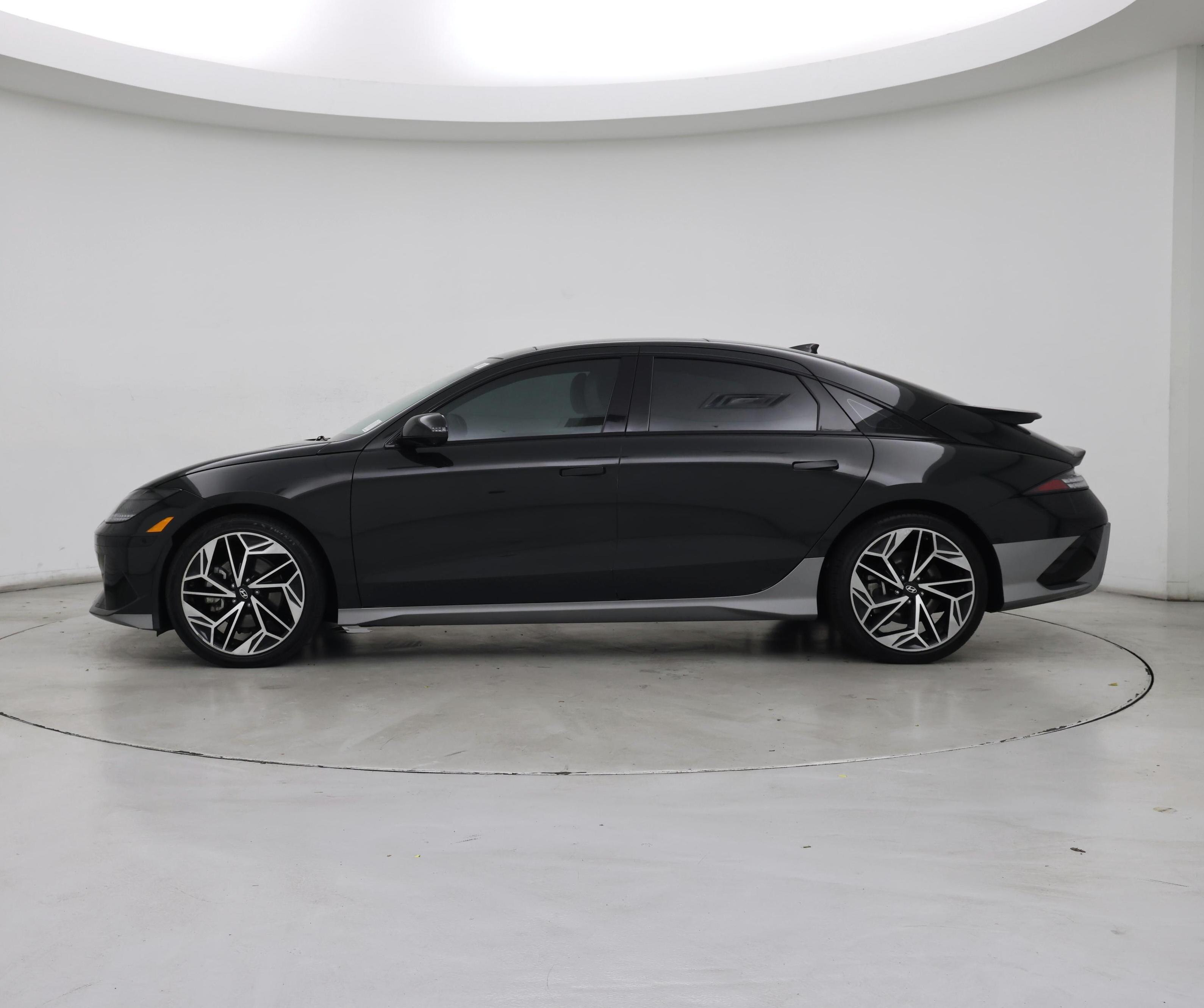 Thumbnail: 2023 Hyundai Ioniq 6 - 3