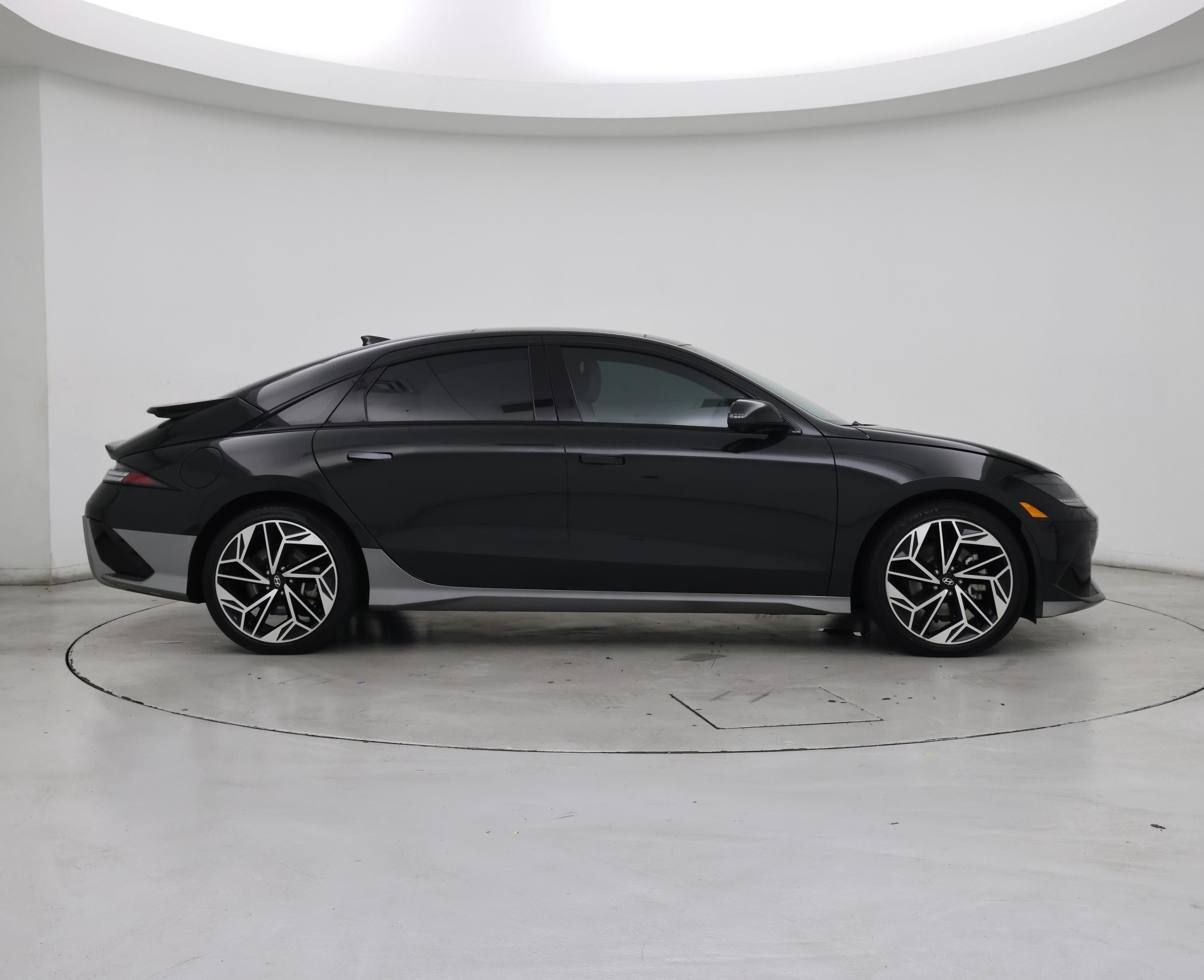 Thumbnail: 2023 Hyundai Ioniq 6 - 7