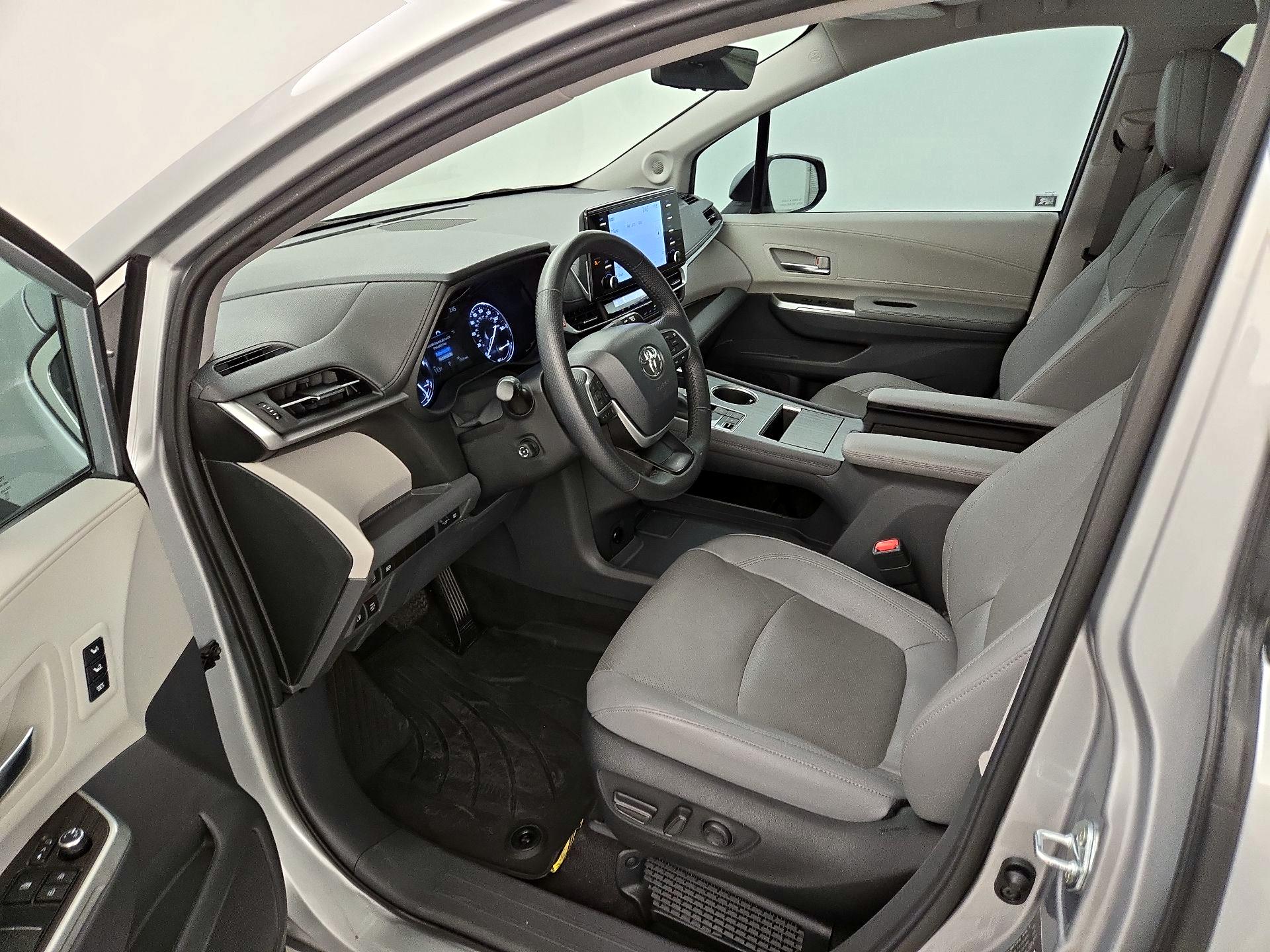 Thumbnail: 2024 Toyota Sienna - 11