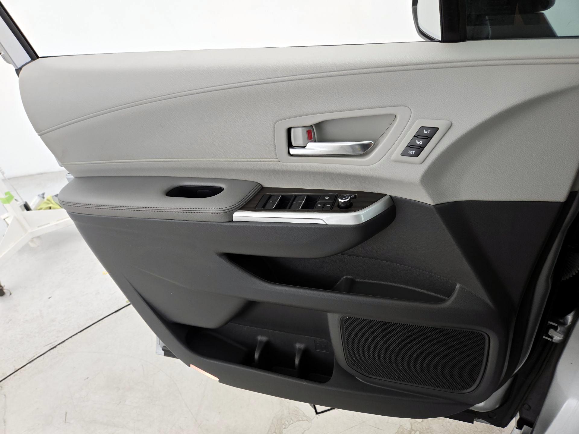 Thumbnail: 2024 Toyota Sienna - 12