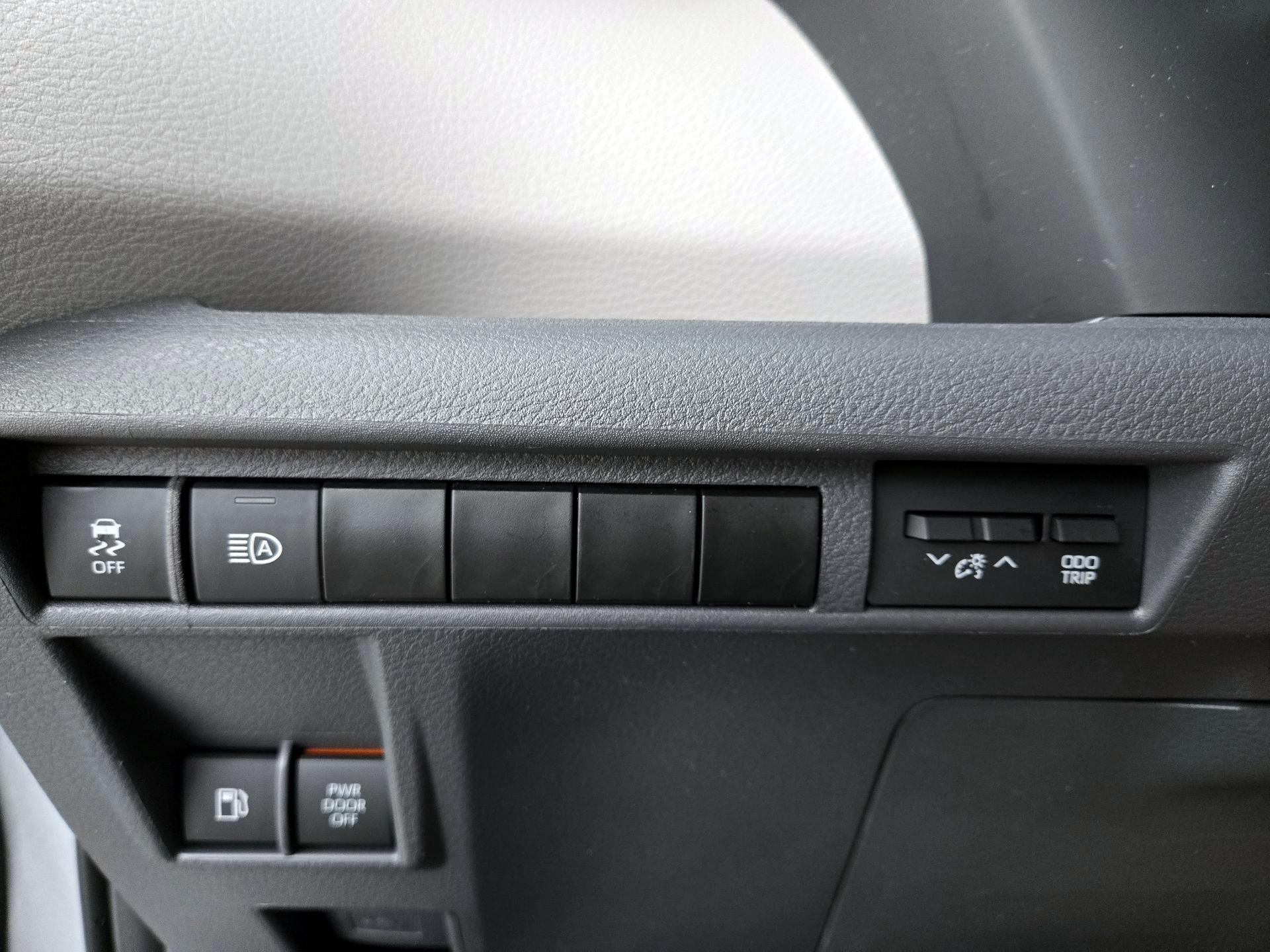 Thumbnail: 2024 Toyota Sienna - 13
