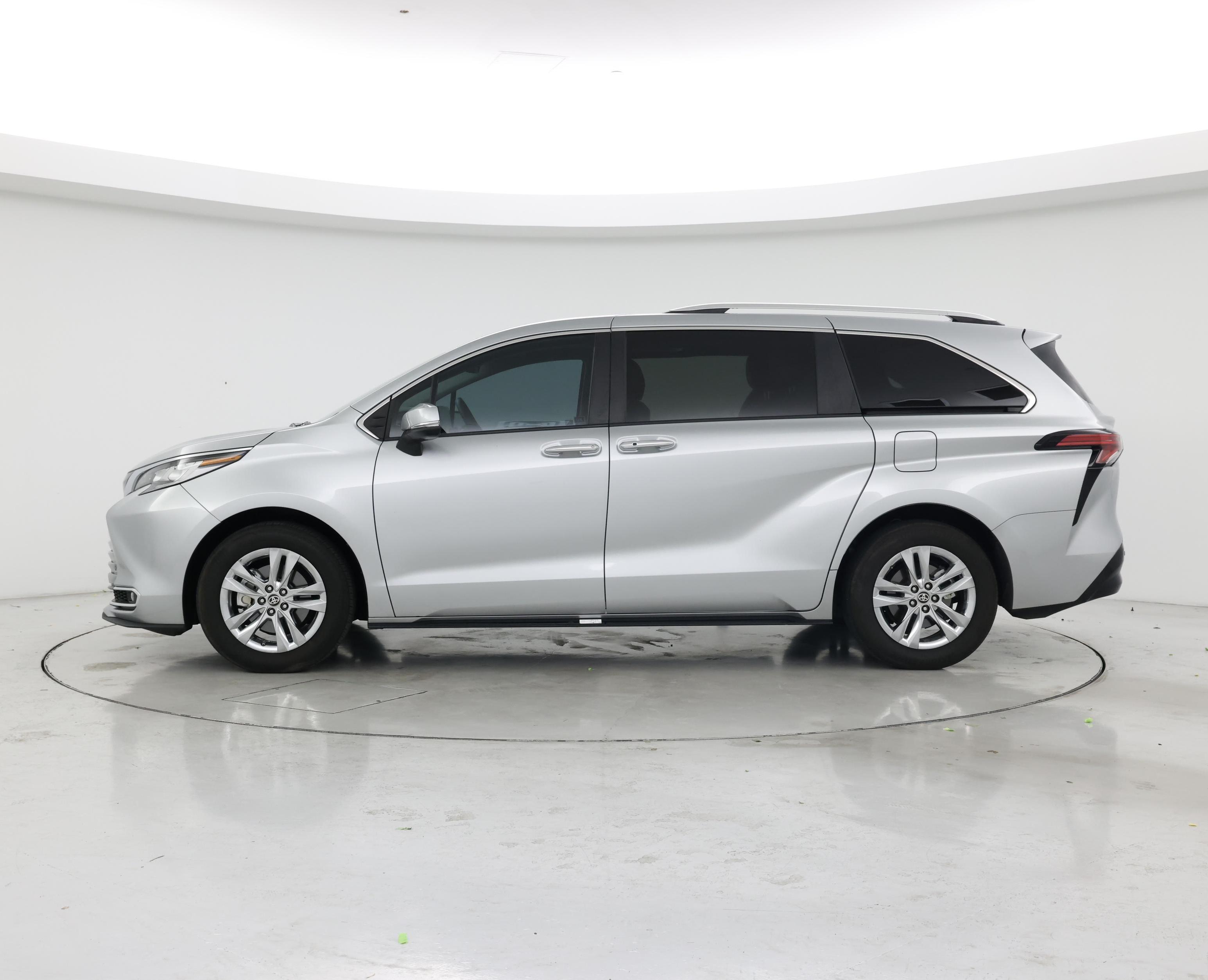 Thumbnail: 2024 Toyota Sienna - 3