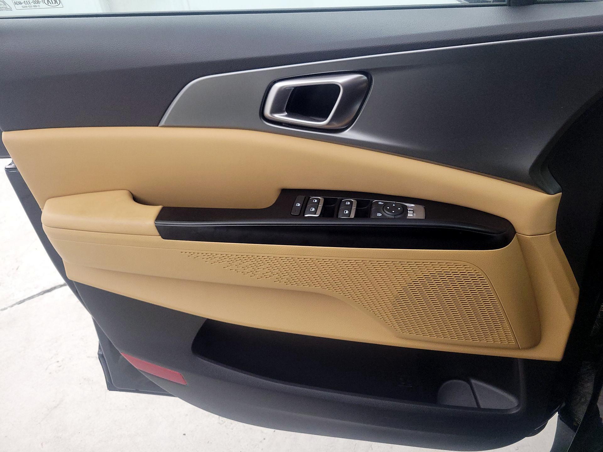 Thumbnail: 2022 Kia Carnival - 12