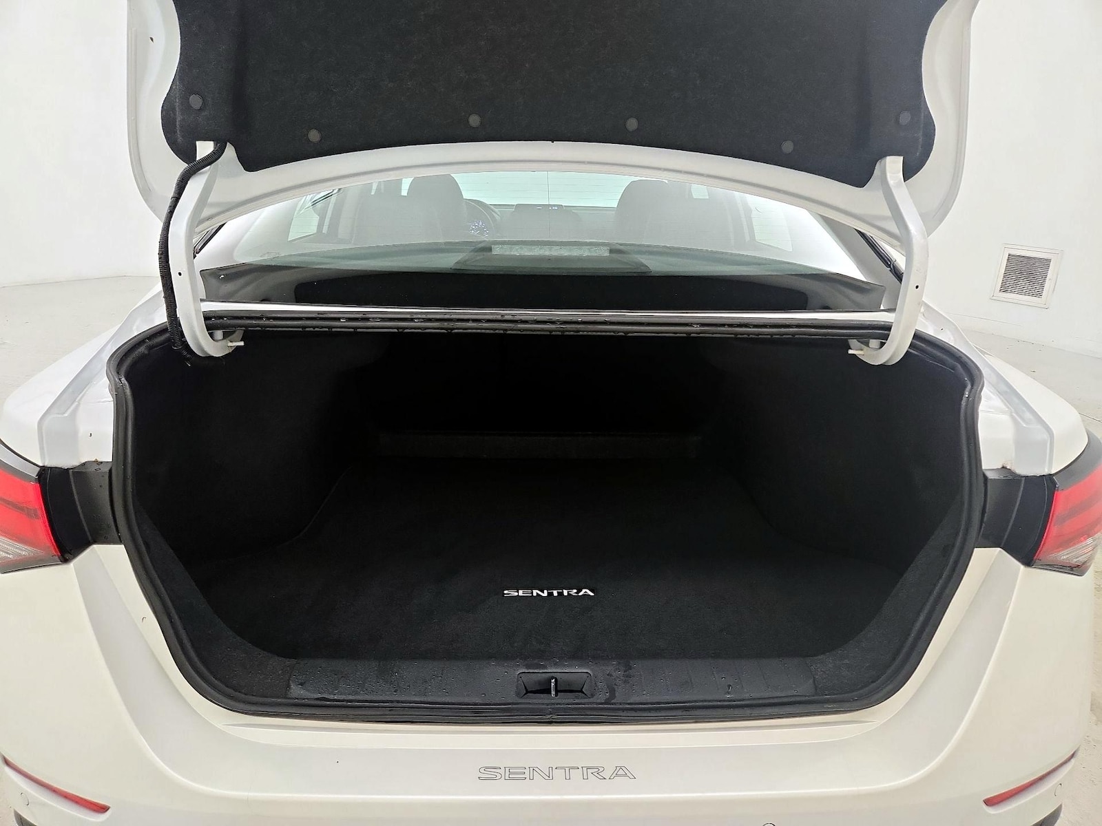 2025 Nissan Sentra SR - Photo 22