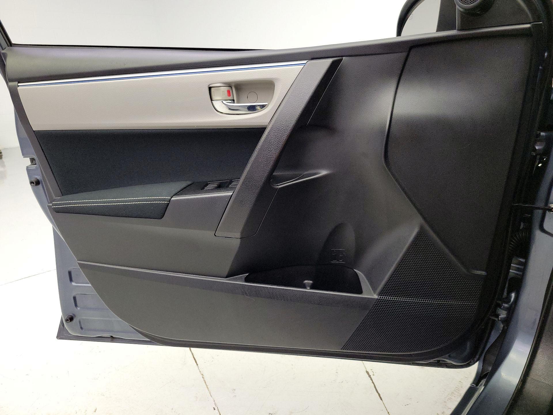 Thumbnail: 2015 Toyota Corolla - 12