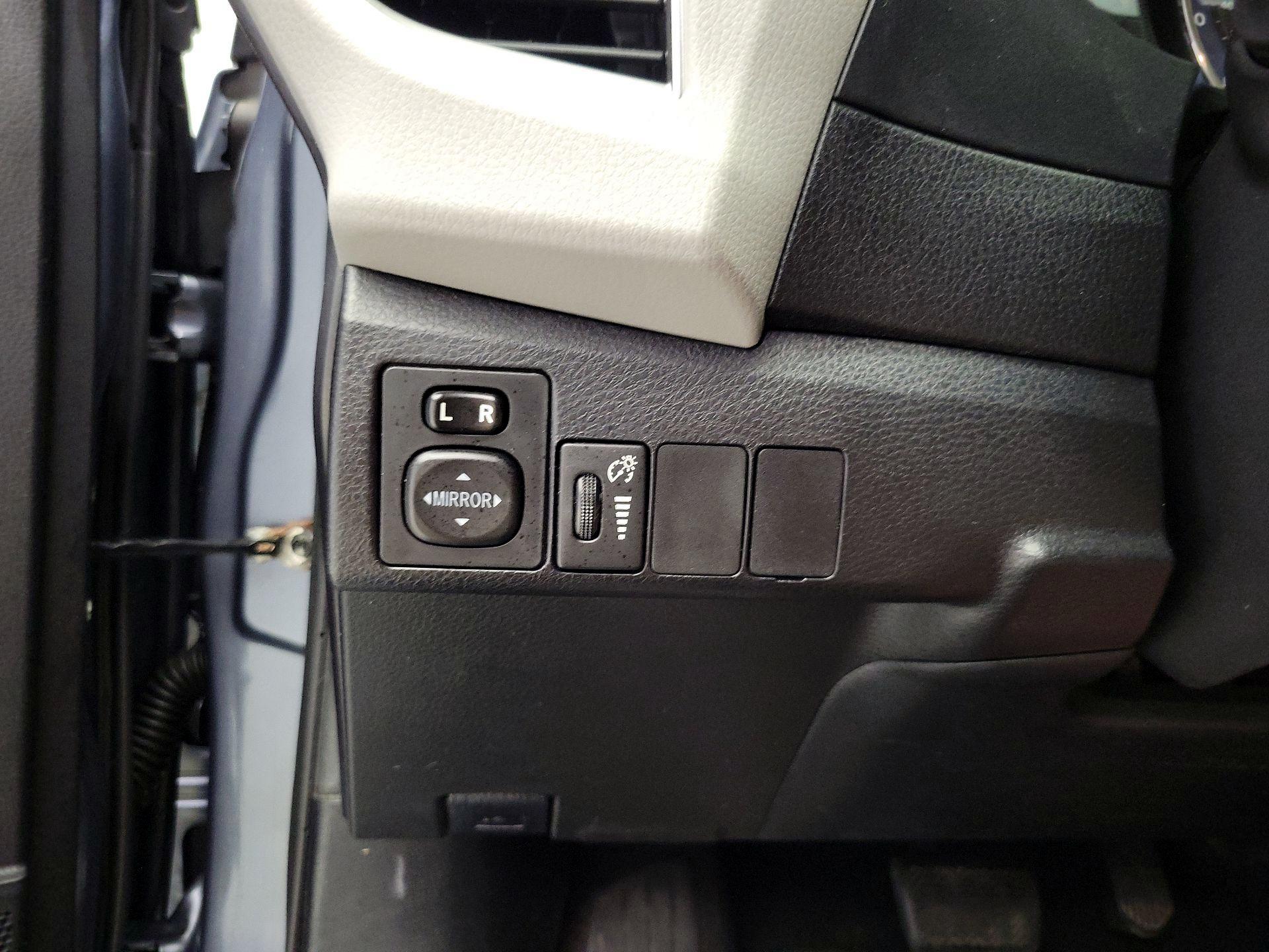 Thumbnail: 2015 Toyota Corolla - 13