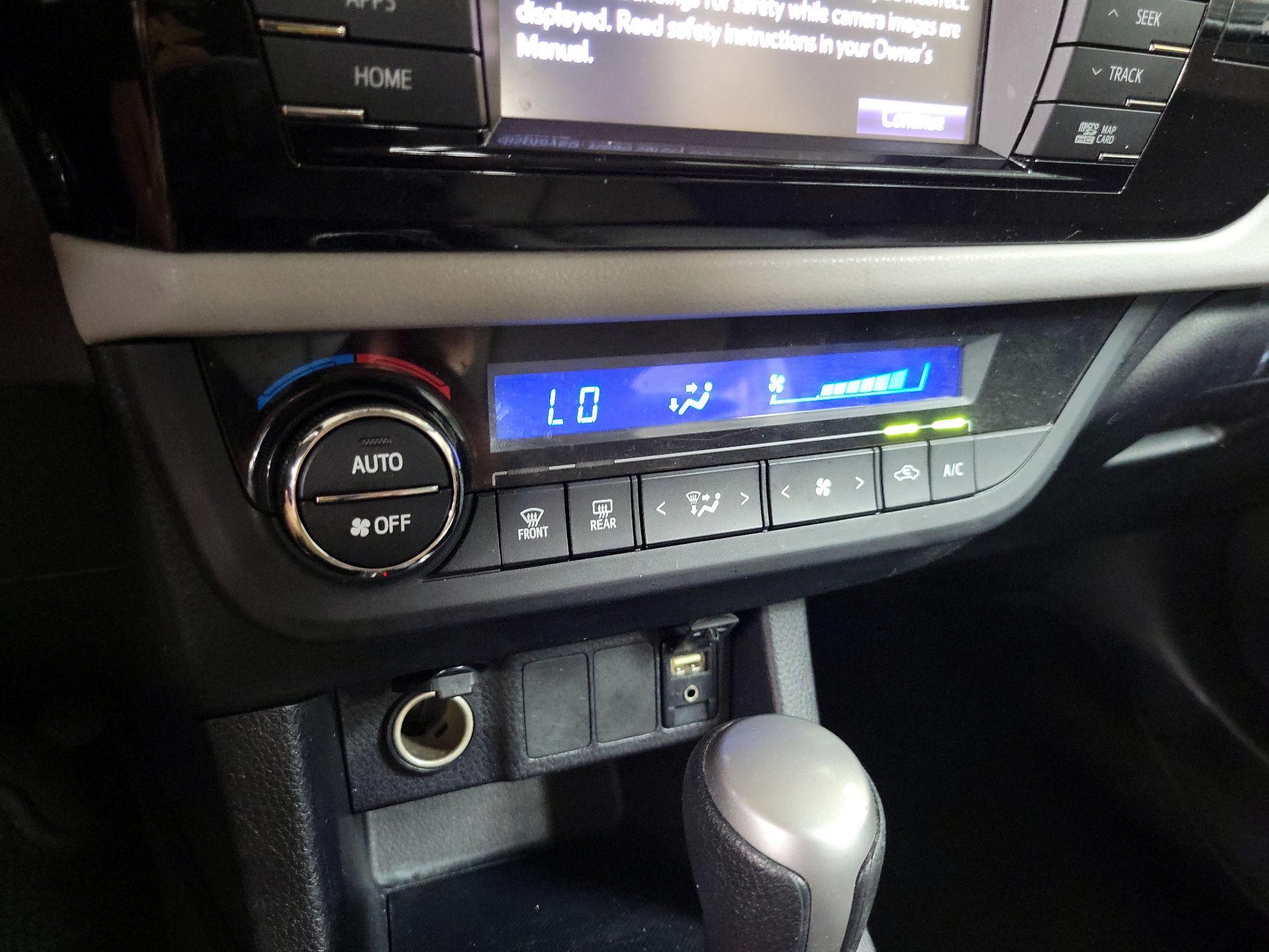 Thumbnail: 2015 Toyota Corolla - 16