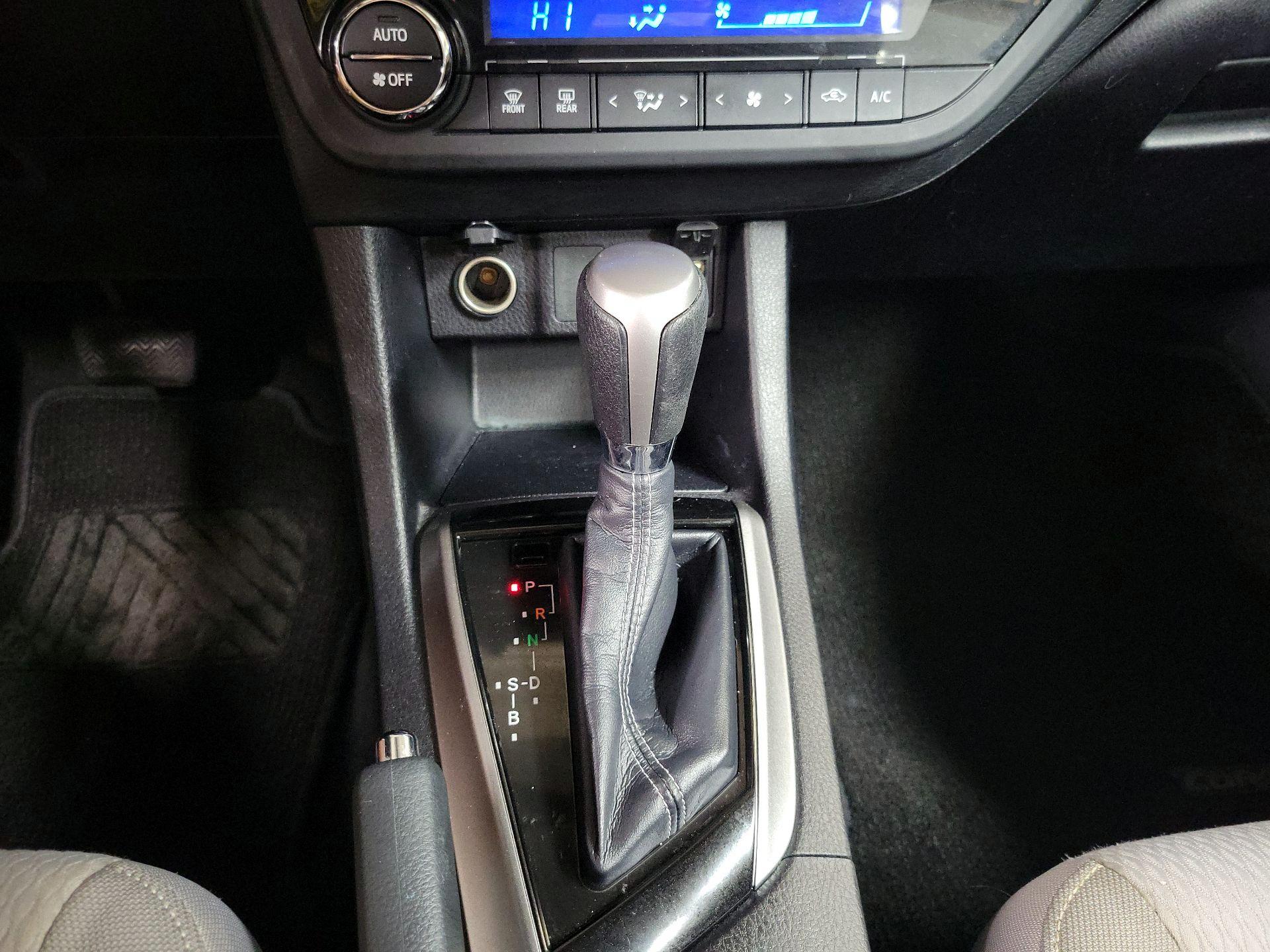 Thumbnail: 2015 Toyota Corolla - 17