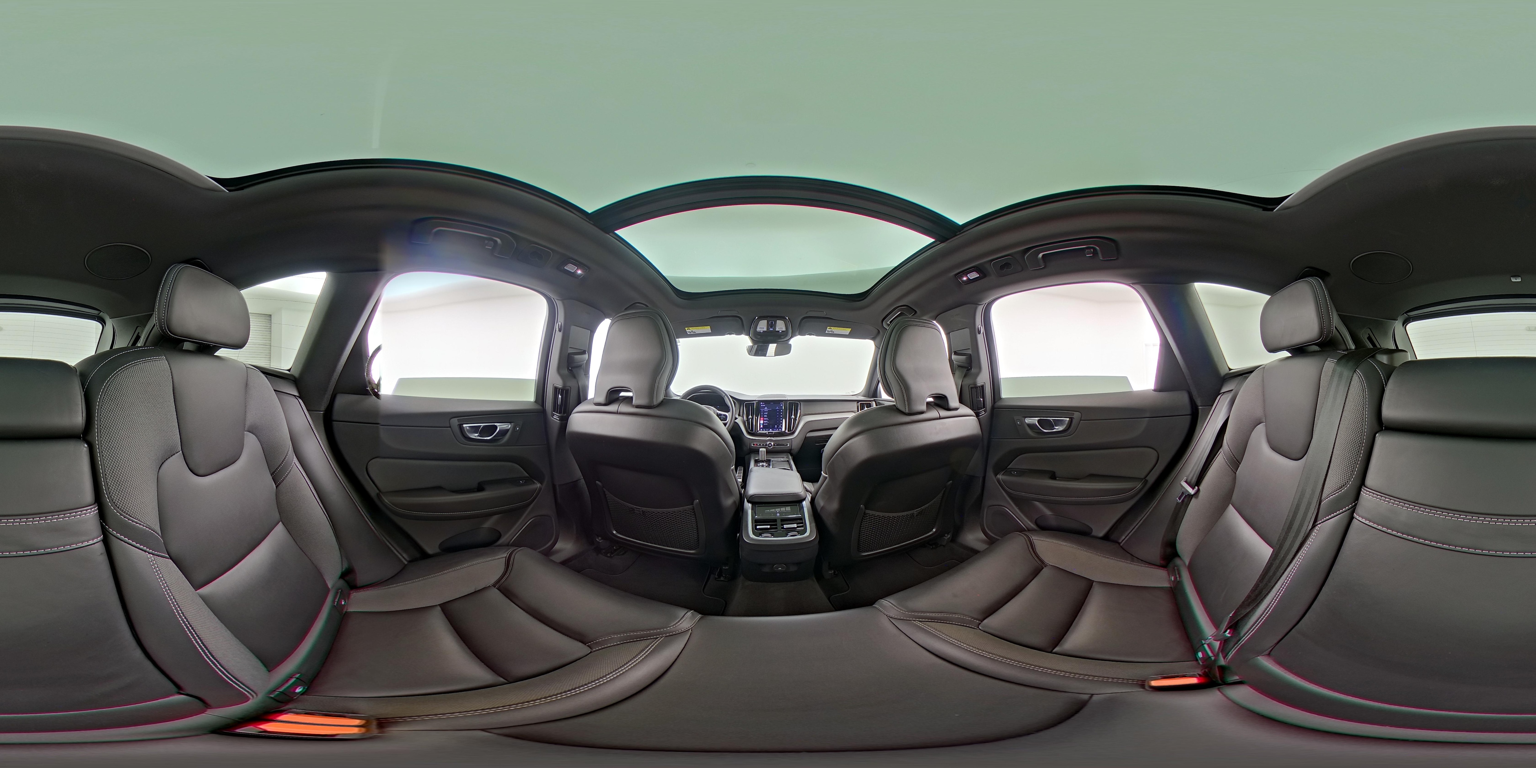 2022 Volvo XC60 R-Design - Photo 27