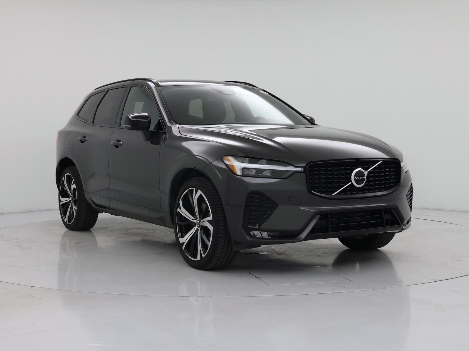 2022 Volvo XC60 R-Design - Photo 2
