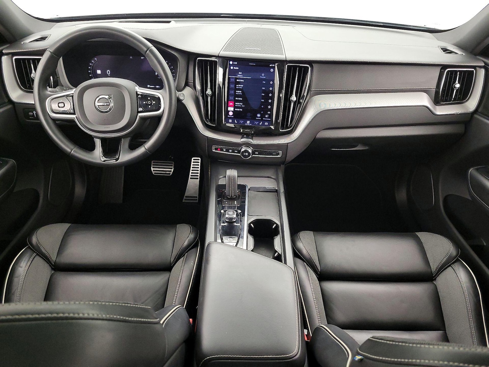 2022 Volvo XC60 R-Design - Photo 10