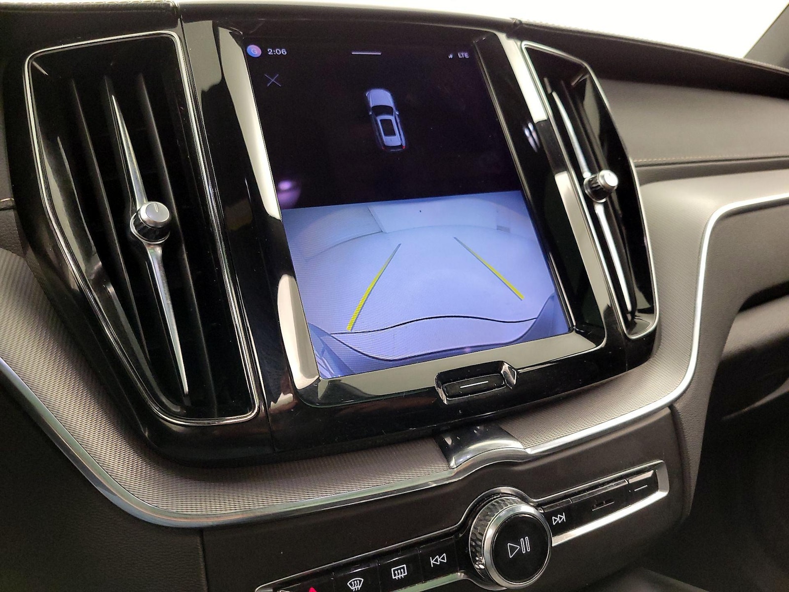 2022 Volvo XC60 R-Design - Photo 15