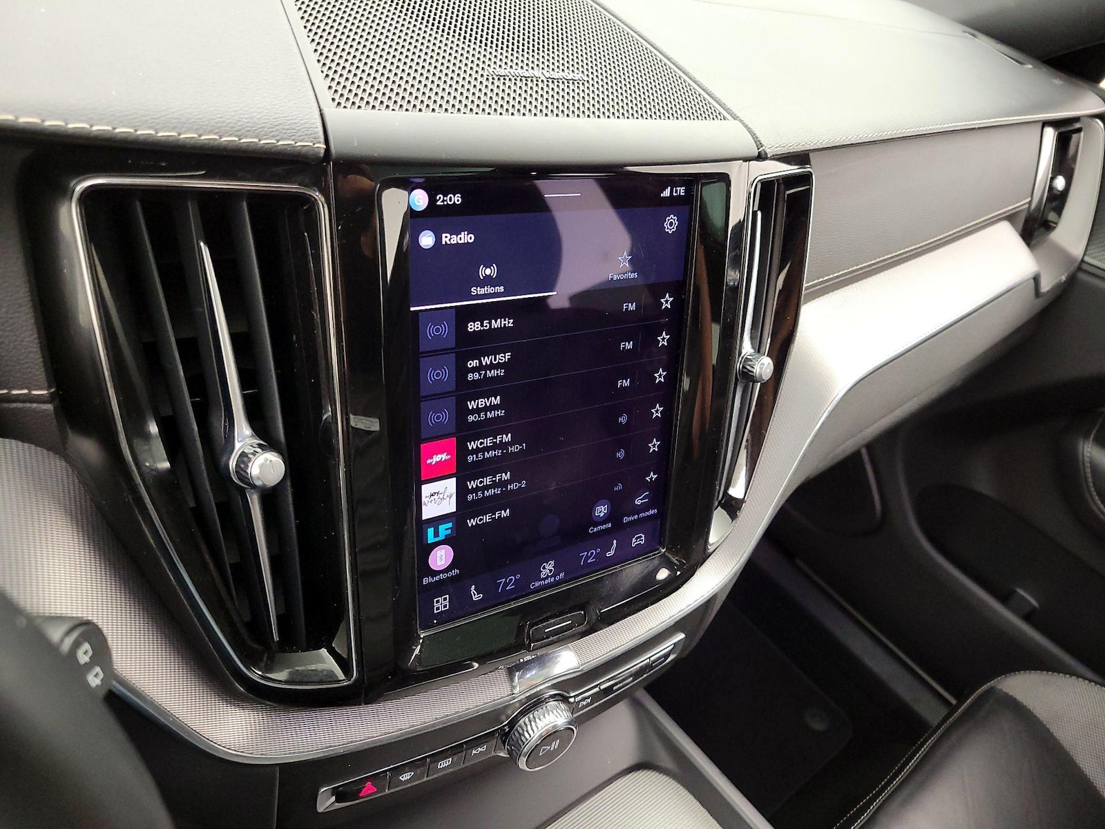 2022 Volvo XC60 R-Design - Photo 16