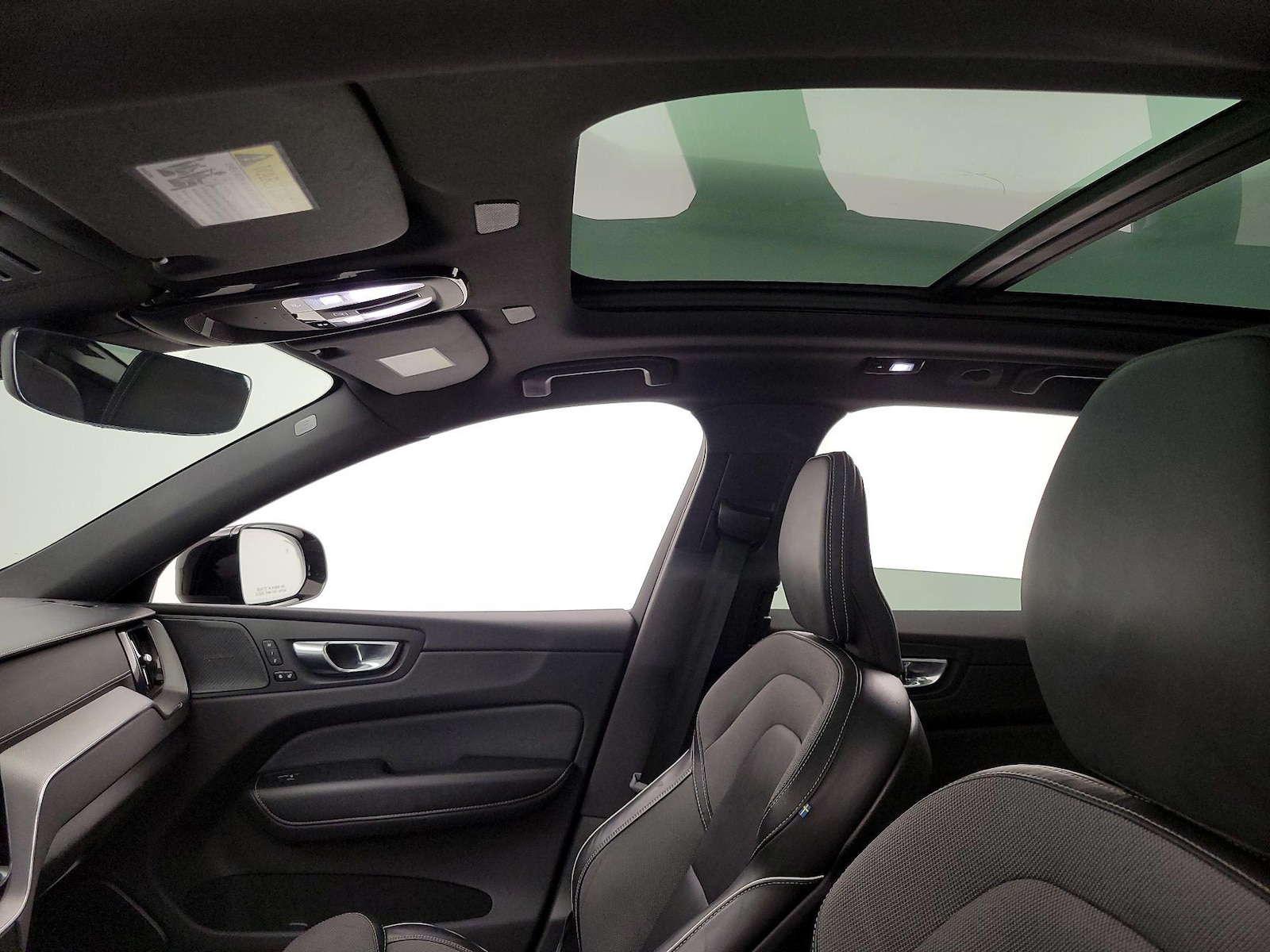 2022 Volvo XC60 R-Design - Photo 19