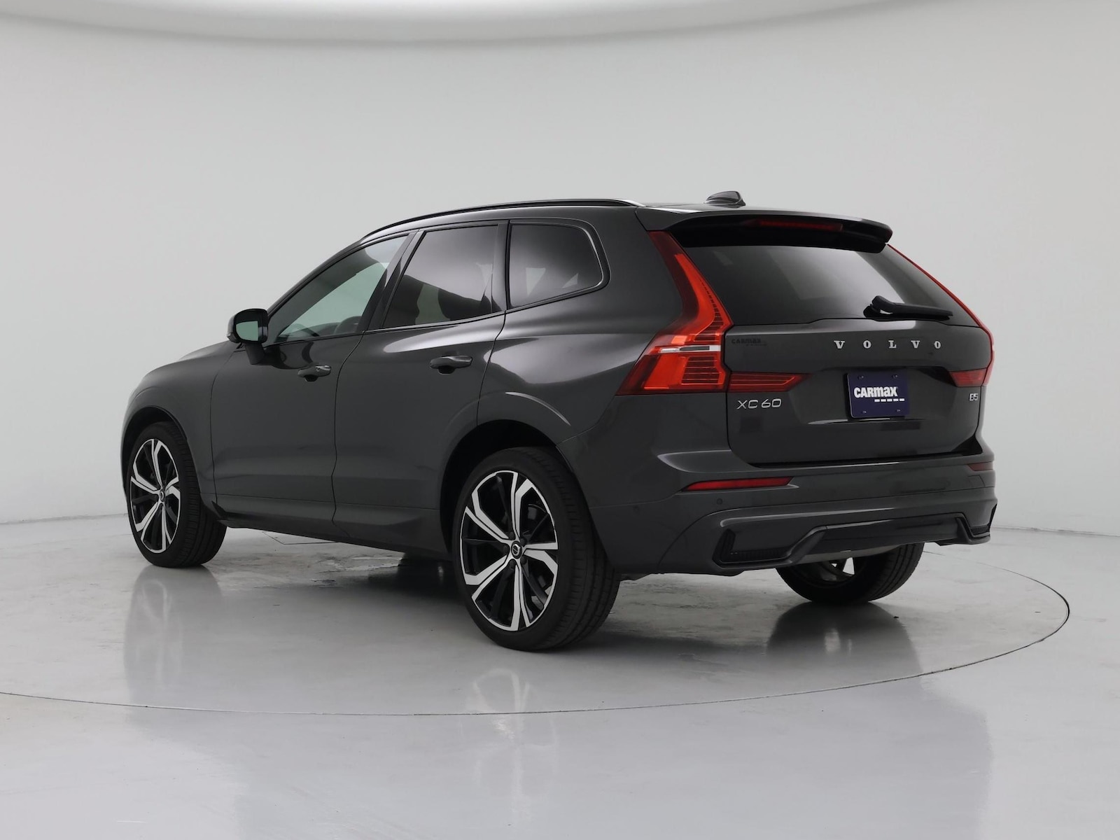 2022 Volvo XC60 R-Design - Photo 3