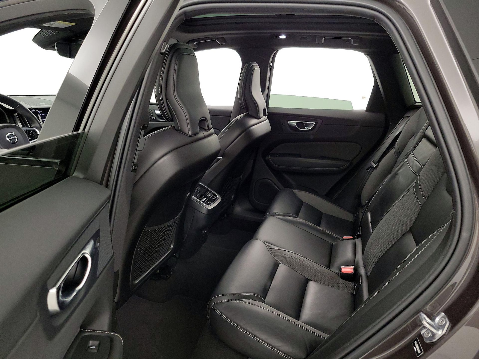 2022 Volvo XC60 R-Design - Photo 20