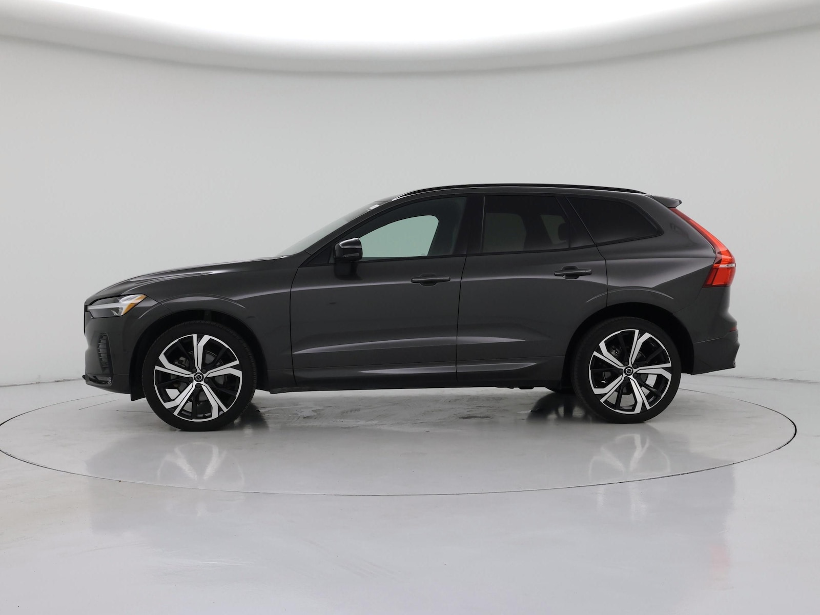 2022 Volvo XC60 R-Design - Photo 4