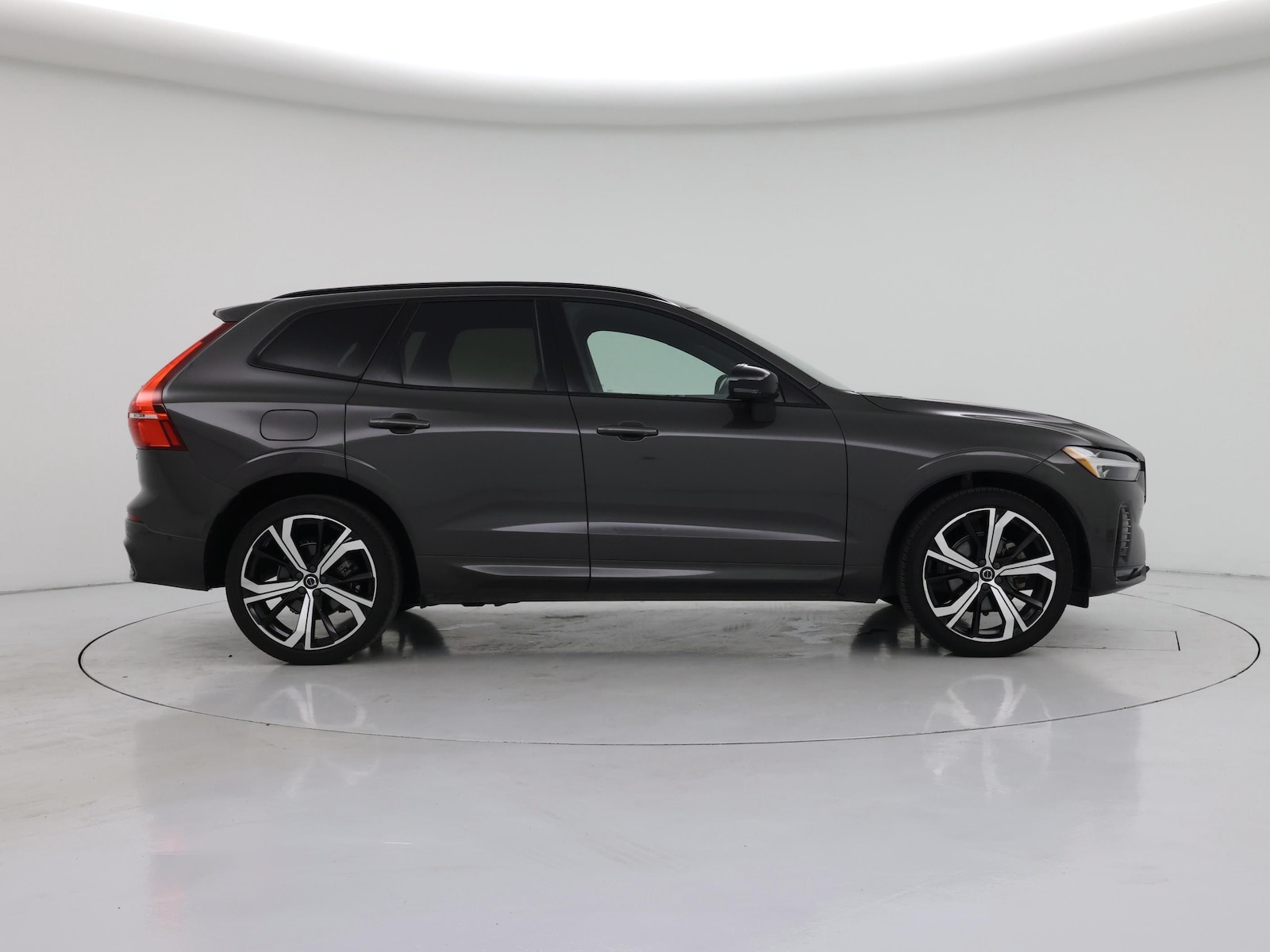 2022 Volvo XC60 R-Design - Photo 8