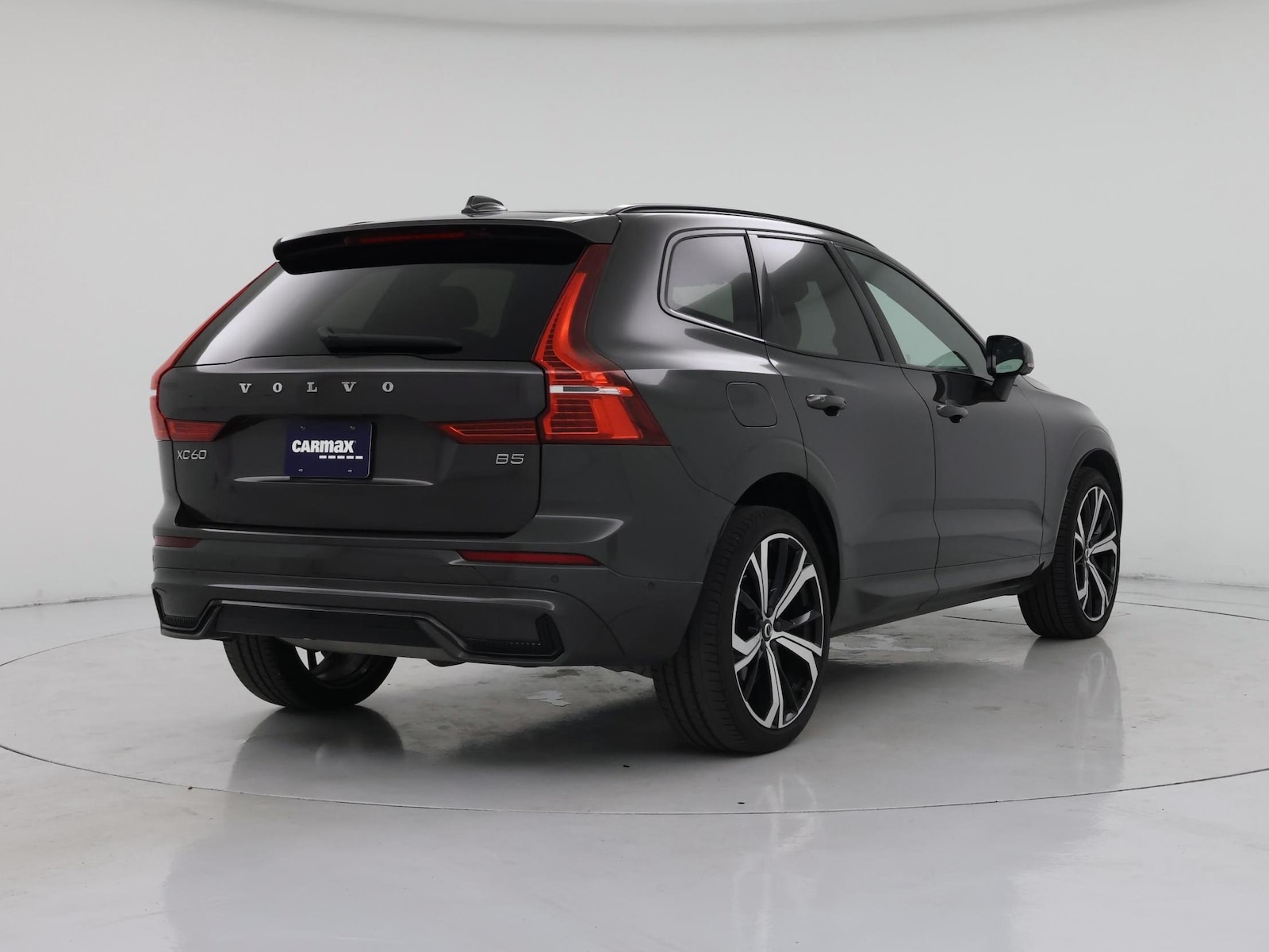 2022 Volvo XC60 R-Design - Photo 9