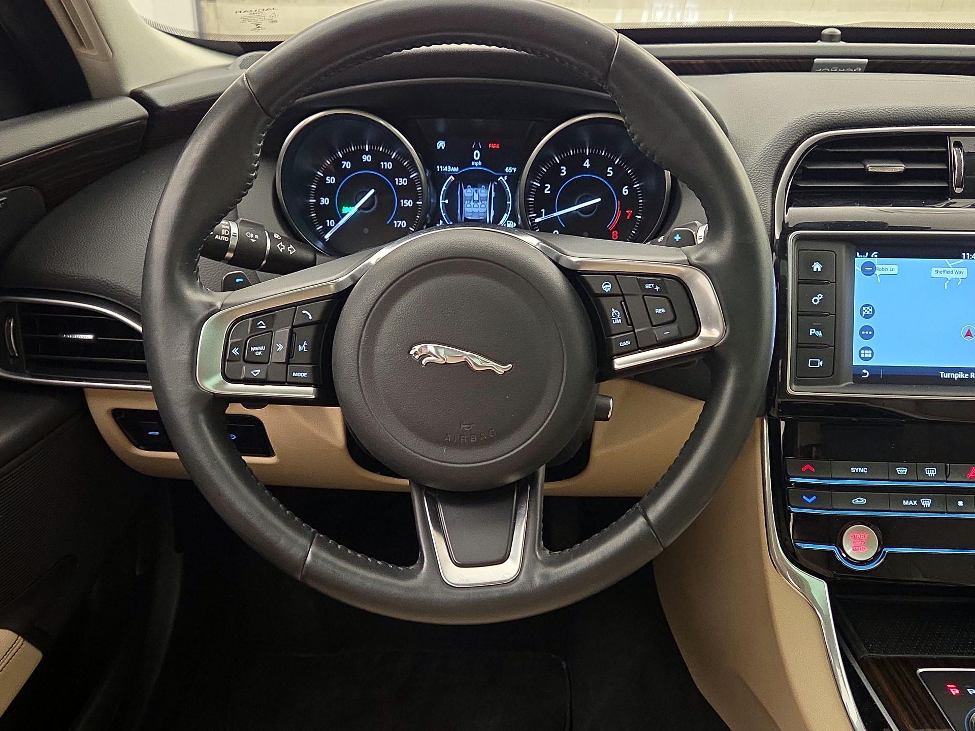 Thumbnail: 2018 Jaguar XE - 10