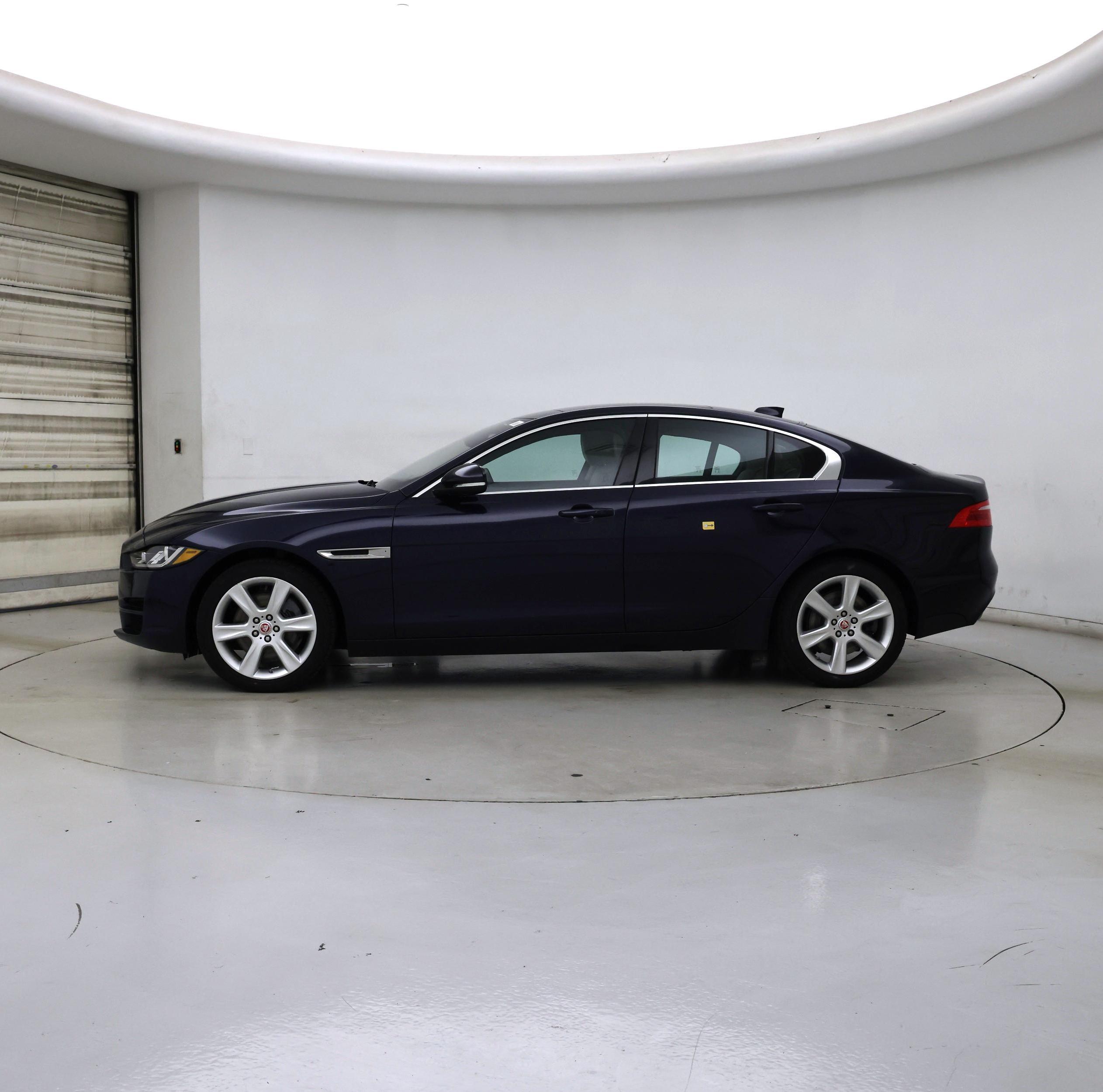 Thumbnail: 2018 Jaguar XE - 3