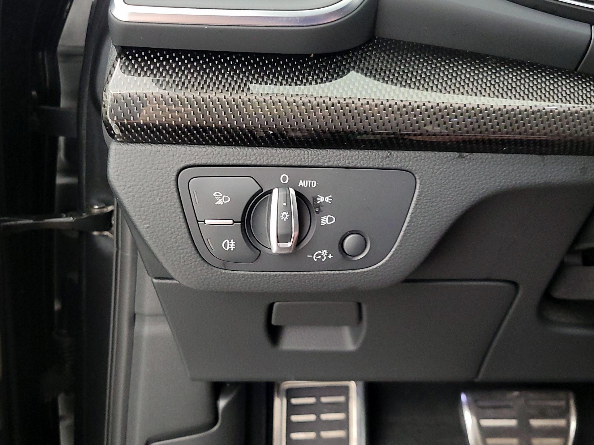 Thumbnail: 2020 Audi SQ5 - 13
