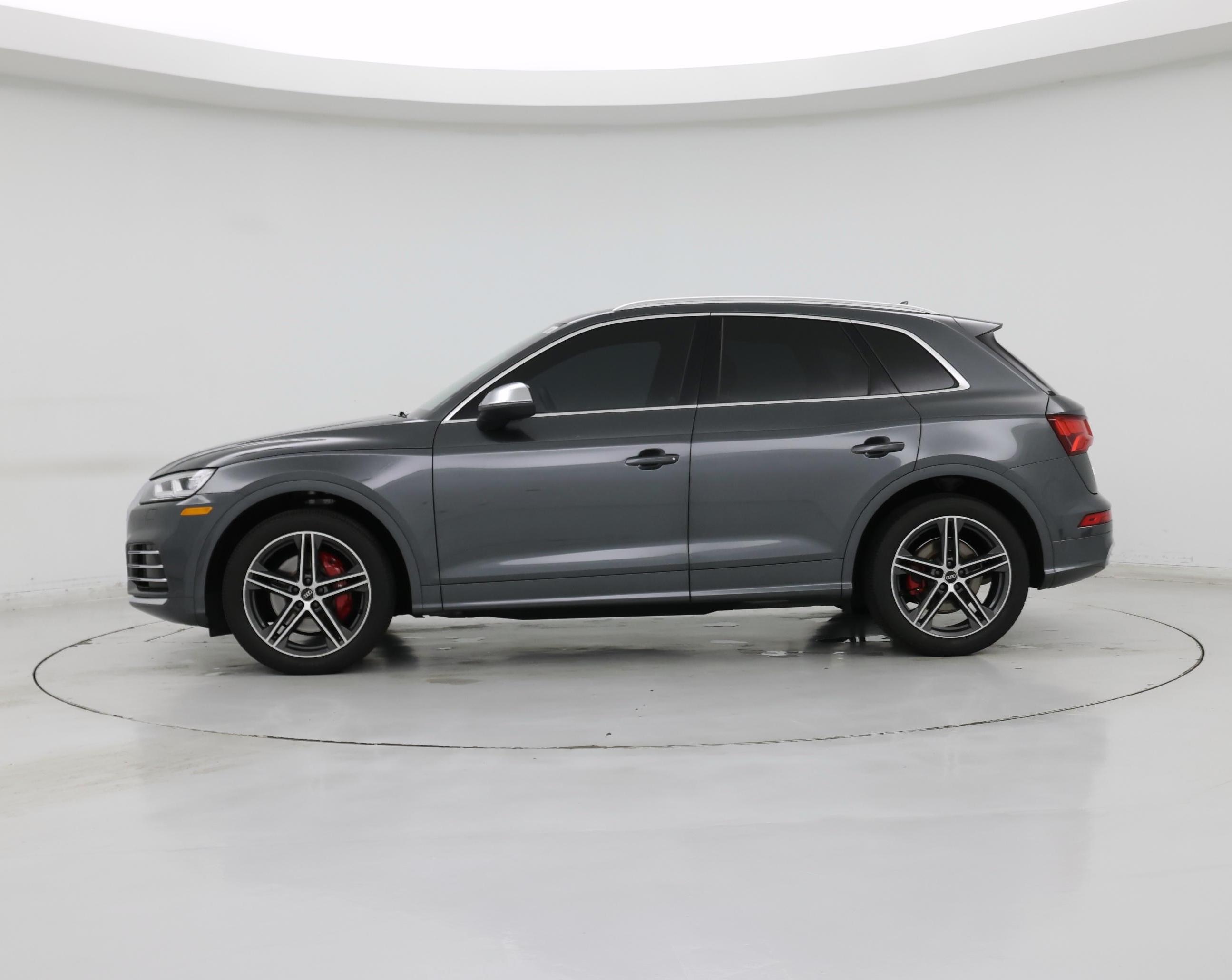 Thumbnail: 2020 Audi SQ5 - 3