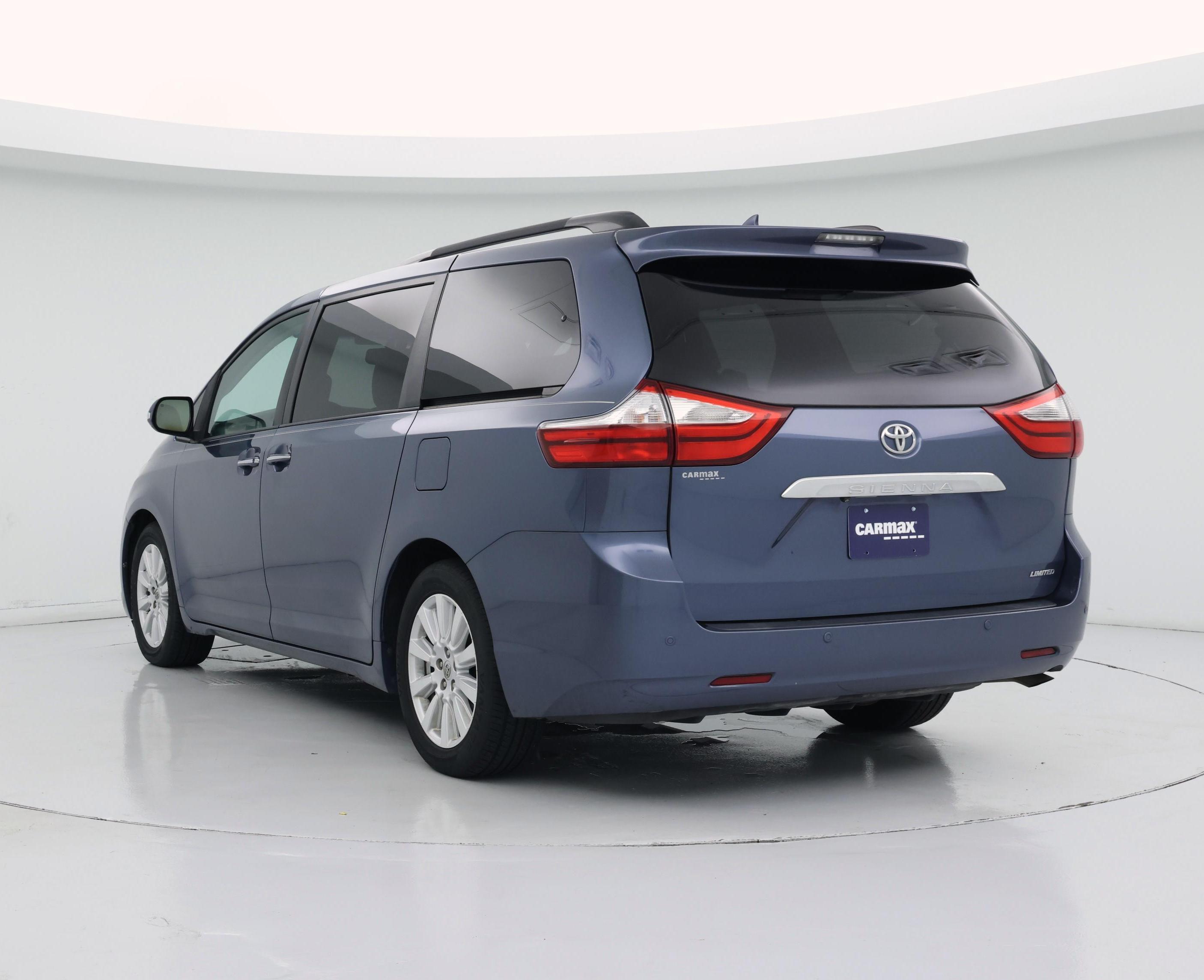 Thumbnail: 2017 Toyota Sienna - 2