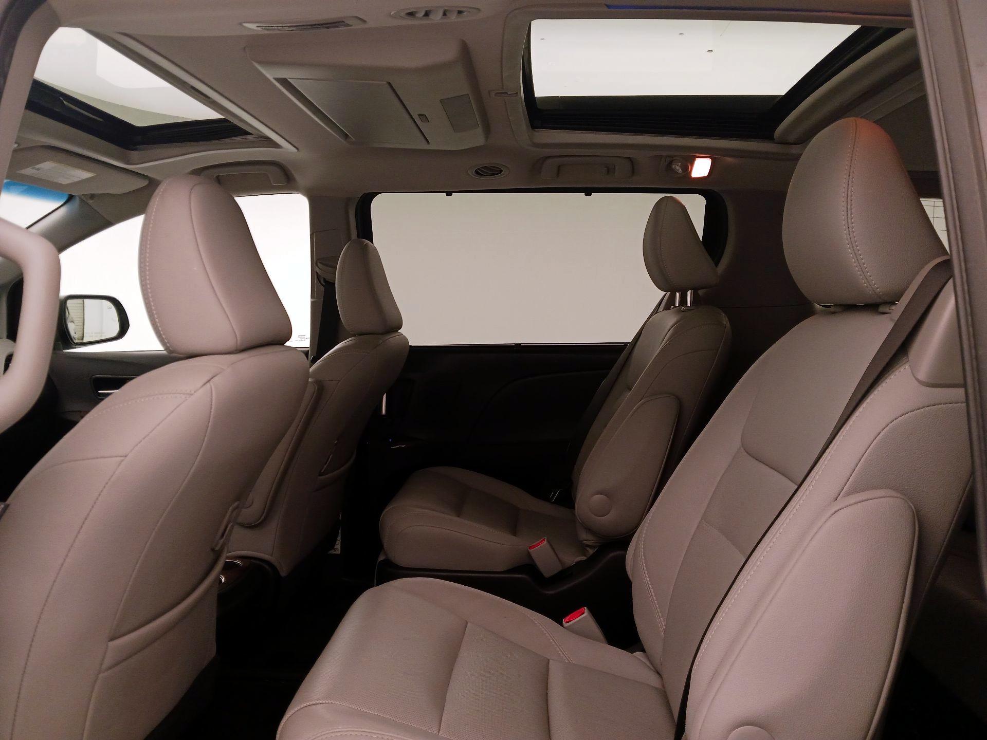 Thumbnail: 2017 Toyota Sienna - 20