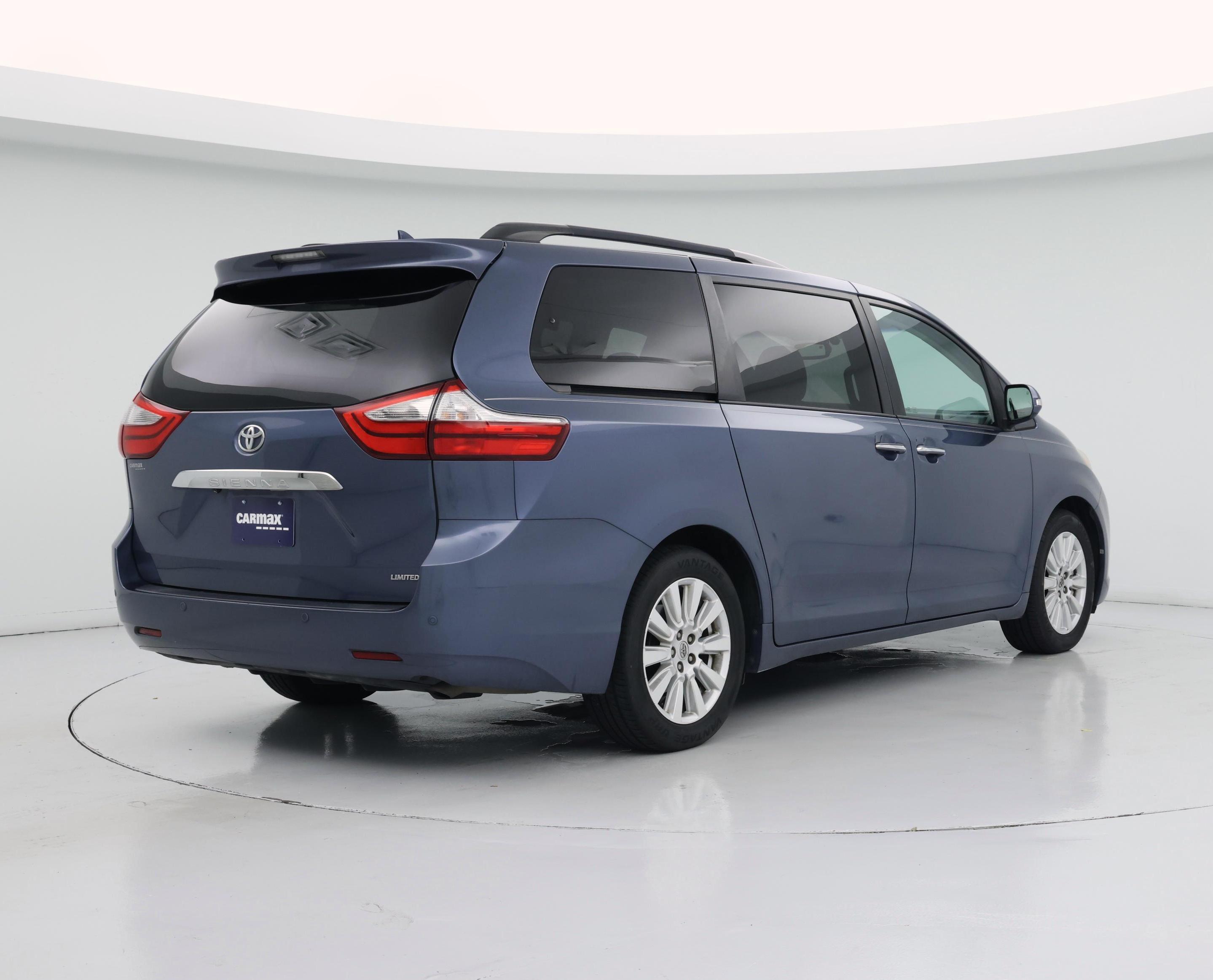 Thumbnail: 2017 Toyota Sienna - 8