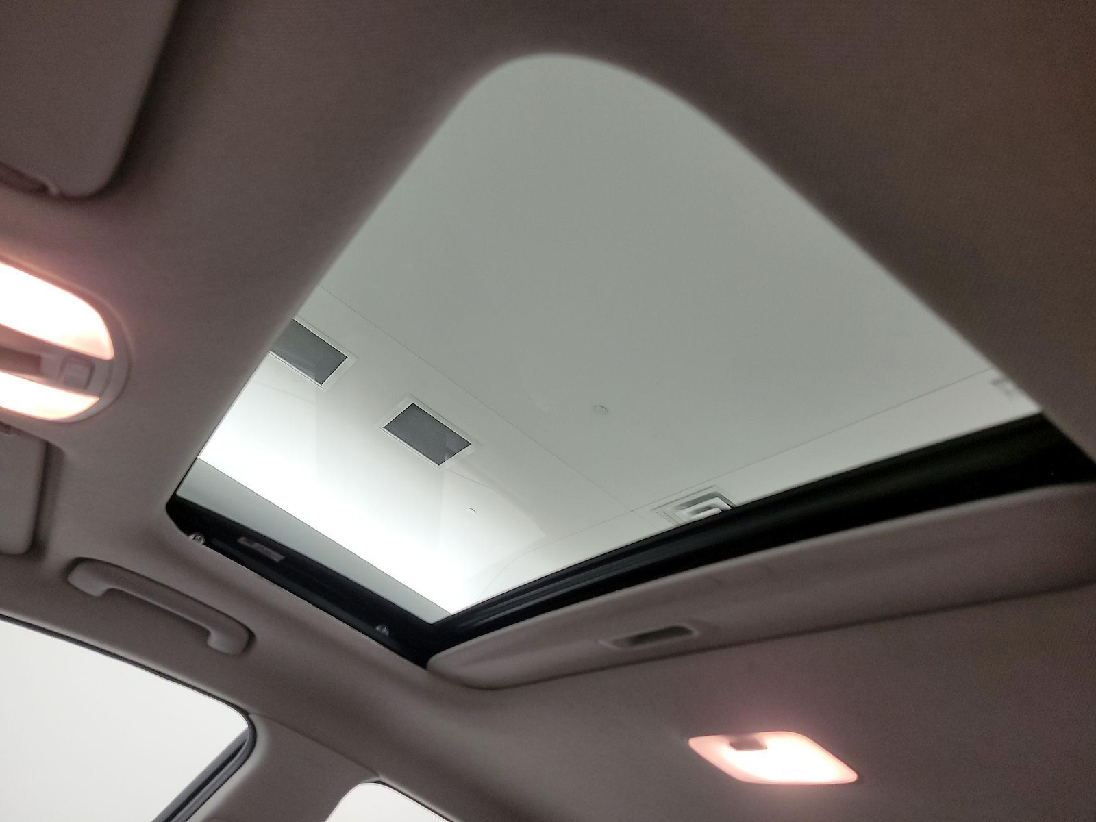 Sunroof(s) & Overhead Airbags